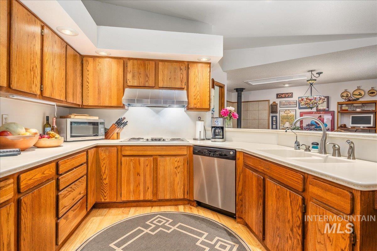 624 E Los Luceros Dr, Eagle, Idaho 83616, 3 Bedrooms, 3 Bathrooms, Residential For Sale, Price $1,350,000, 98925269