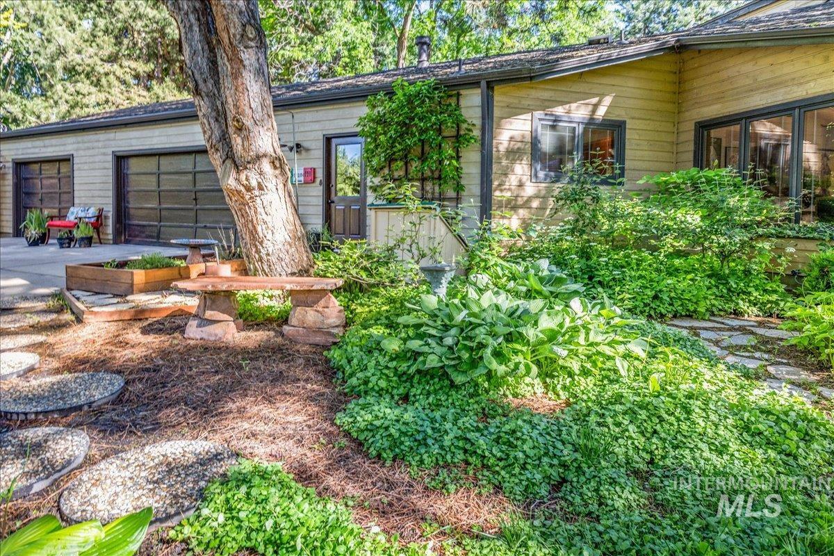 624 E Los Luceros Dr, Eagle, Idaho 83616, 3 Bedrooms, 3 Bathrooms, Residential For Sale, Price $1,350,000, 98925269