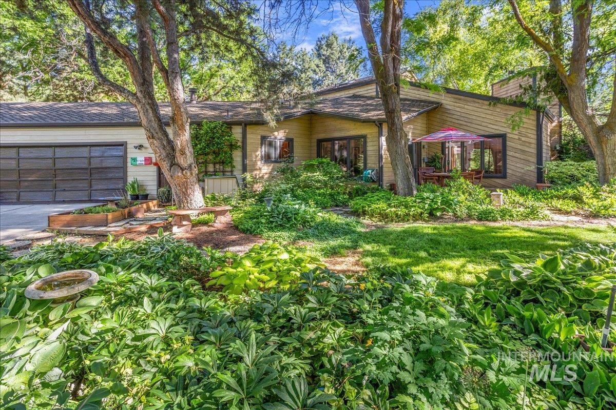 624 E Los Luceros Dr, Eagle, Idaho 83616, 3 Bedrooms, 3 Bathrooms, Residential For Sale, Price $1,350,000, 98925269