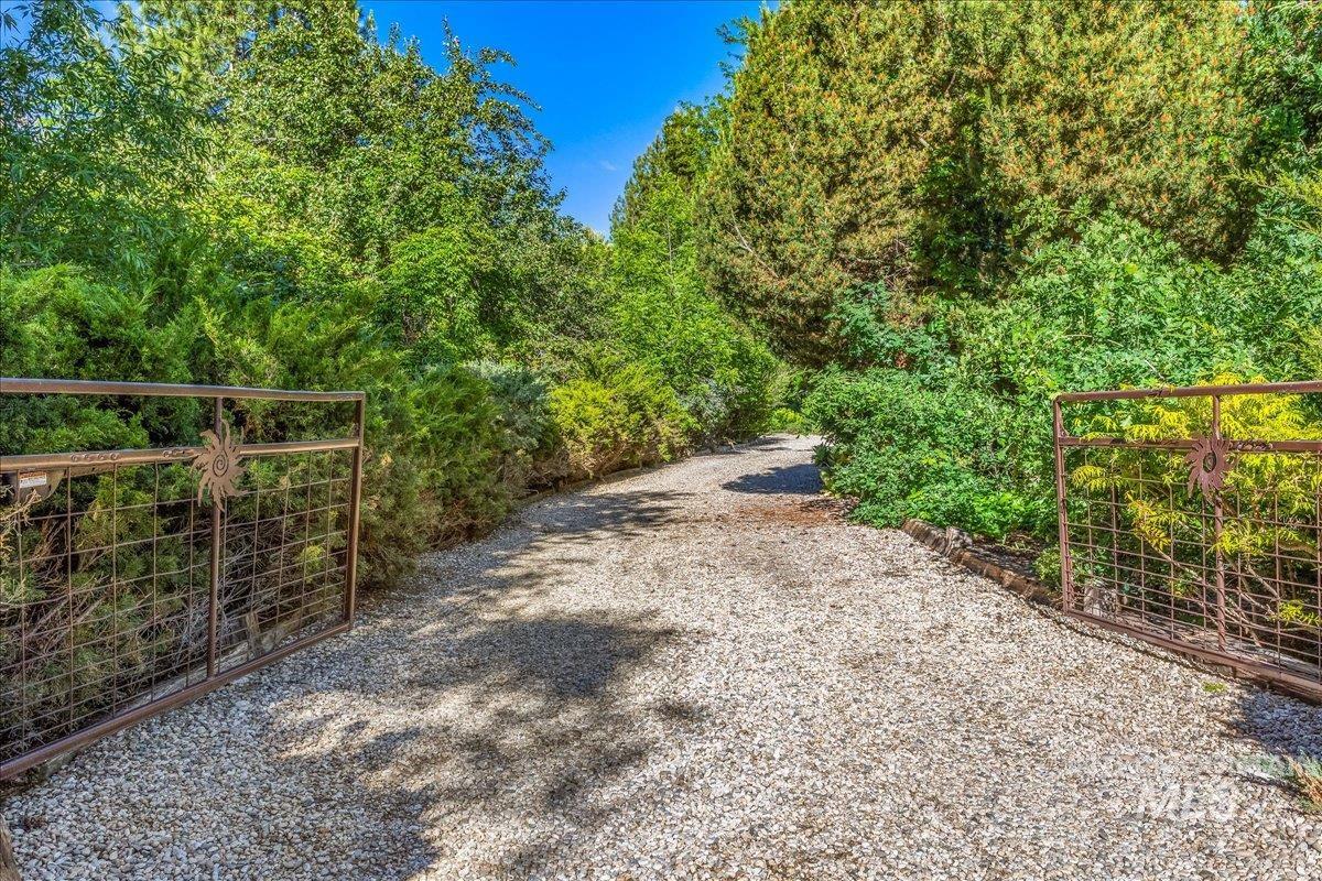 624 E Los Luceros Dr, Eagle, Idaho 83616, 3 Bedrooms, 3 Bathrooms, Residential For Sale, Price $1,350,000, 98925269