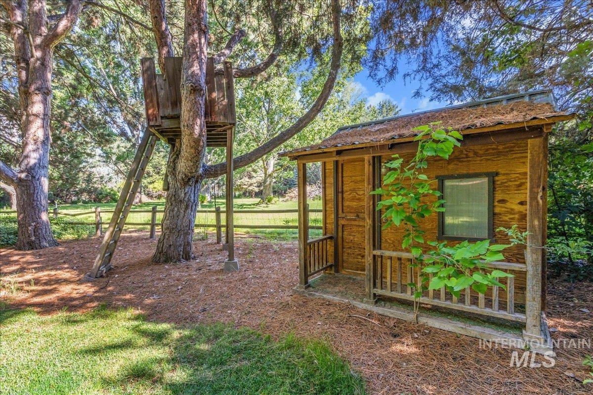 624 E Los Luceros Dr, Eagle, Idaho 83616, 3 Bedrooms, 3 Bathrooms, Residential For Sale, Price $1,350,000, 98925269