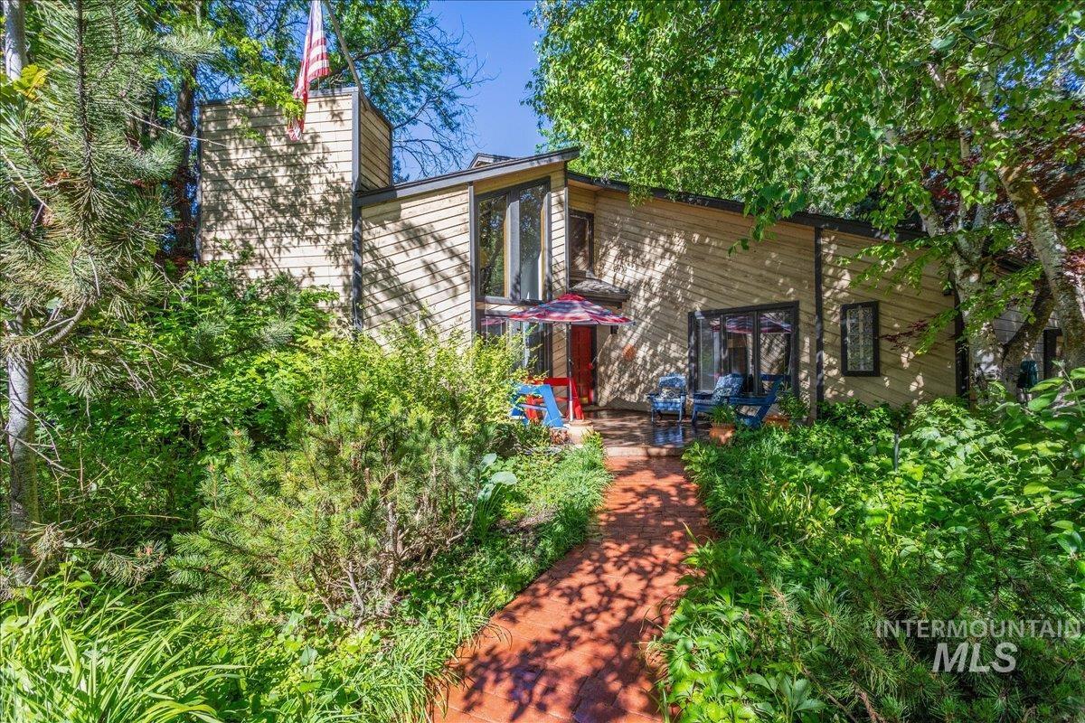 624 E Los Luceros Dr, Eagle, Idaho 83616, 3 Bedrooms, 3 Bathrooms, Residential For Sale, Price $1,350,000, 98925269