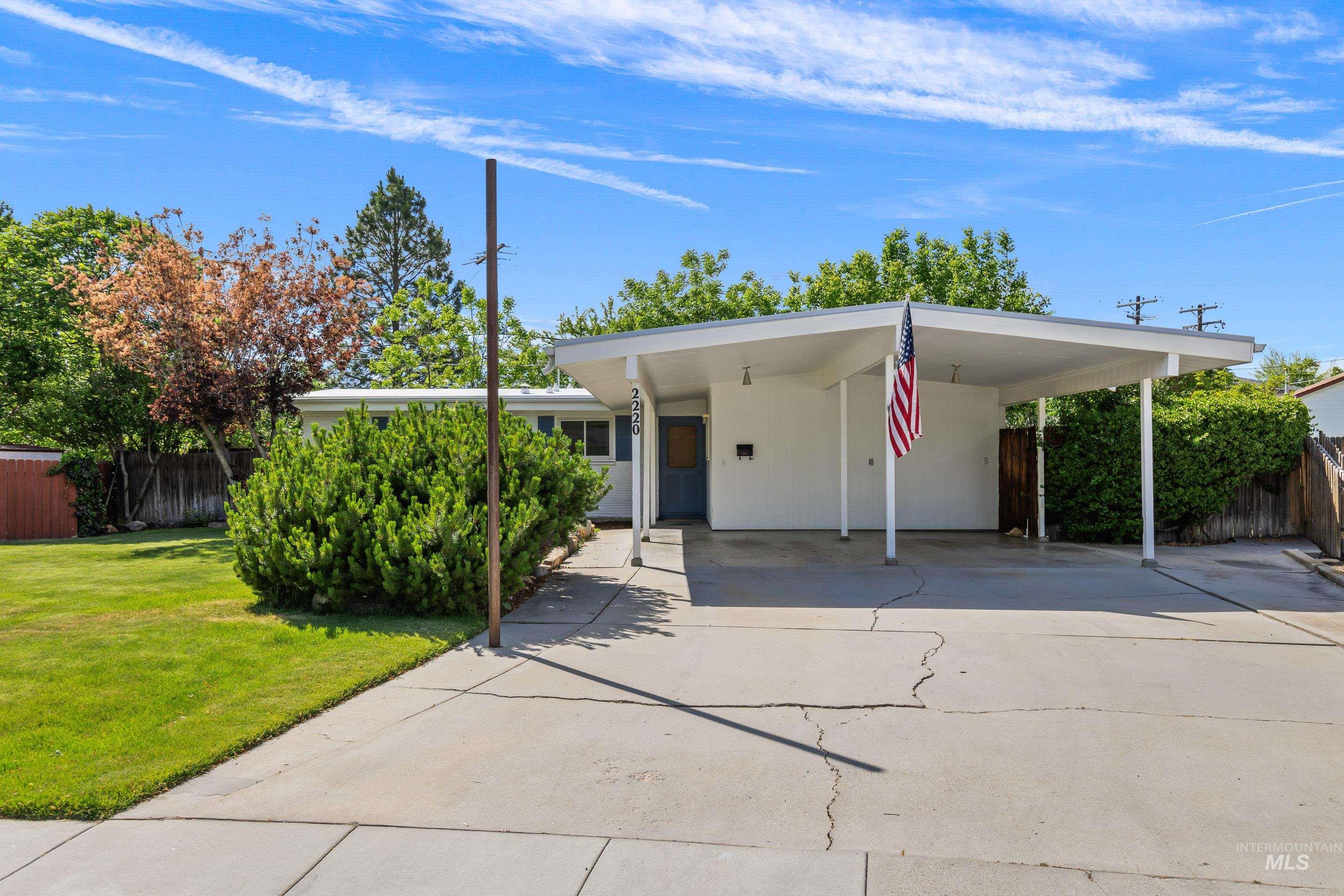 2220 W Cherry ln, Boise, Idaho 83705, 4 Bedrooms, 3 Bathrooms, Residential For Sale, Price $555,000,MLS 98925278