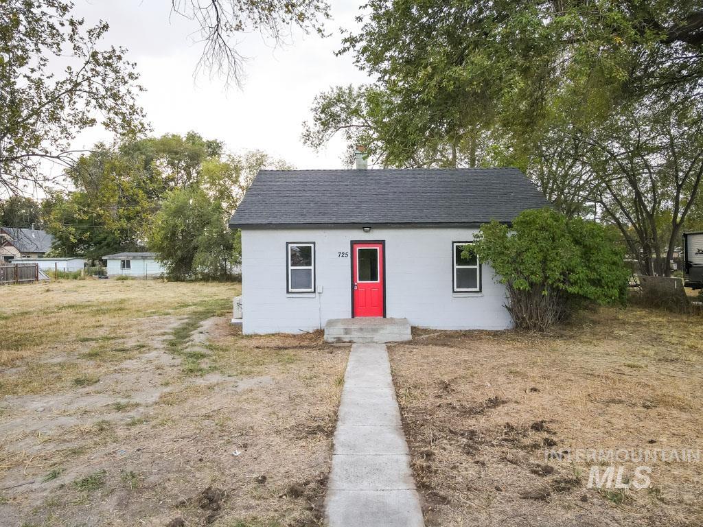 725 15th St. N., Vale, Oregon 97918-0000, 3 Bedrooms, 1.5 Bathrooms, Residential For Sale, Price $229,000, 98925286