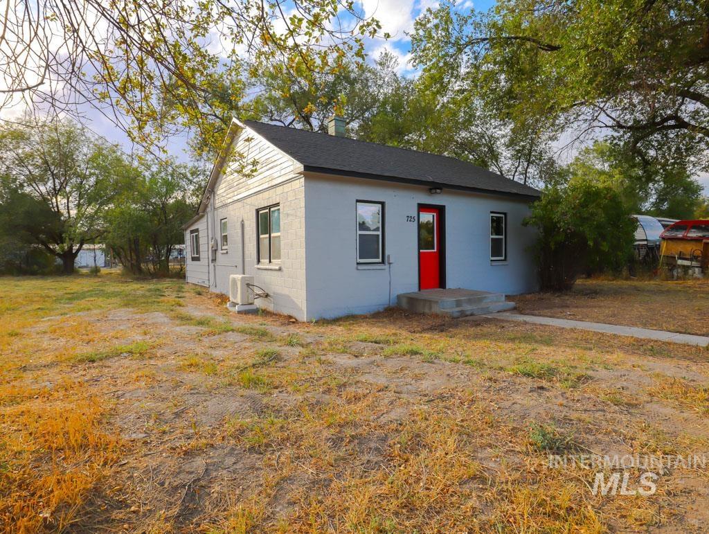 725 15th St. N., Vale, Oregon 97918-0000, 3 Bedrooms, 1.5 Bathrooms, Residential For Sale, Price $229,000, 98925286