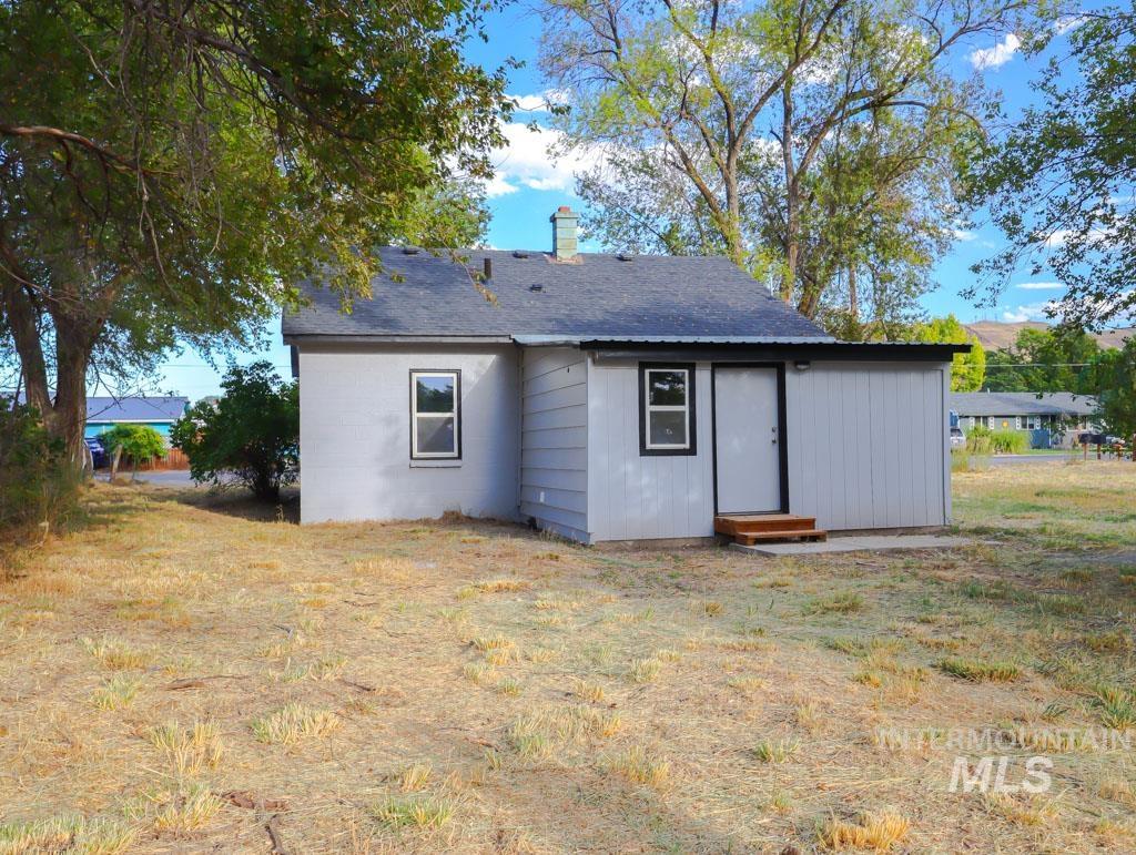 725 15th St. N., Vale, Oregon 97918-0000, 3 Bedrooms, 1.5 Bathrooms, Residential For Sale, Price $229,000, 98925286