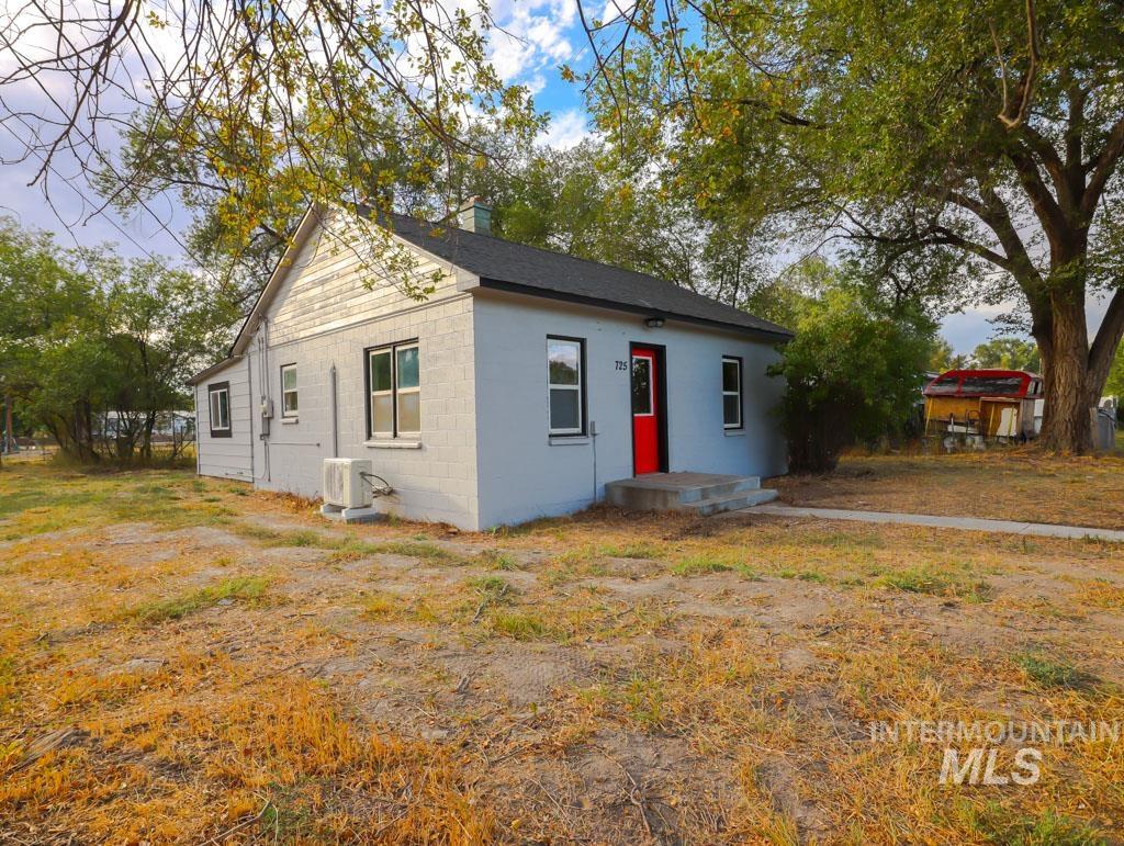 725 15th St. N., Vale, Oregon 97918-0000, 3 Bedrooms, 1.5 Bathrooms, Residential For Sale, Price $229,000, 98925286
