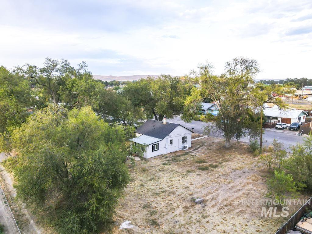 725 15th St. N., Vale, Oregon 97918-0000, 3 Bedrooms, 1.5 Bathrooms, Residential For Sale, Price $229,000, 98925286