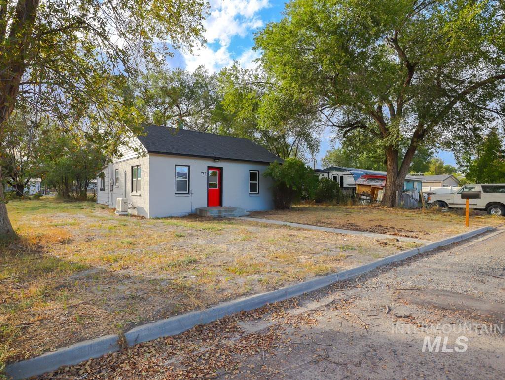 725 15th St. N., Vale, Oregon 97918-0000, 3 Bedrooms, 1.5 Bathrooms, Residential For Sale, Price $229,000, 98925286