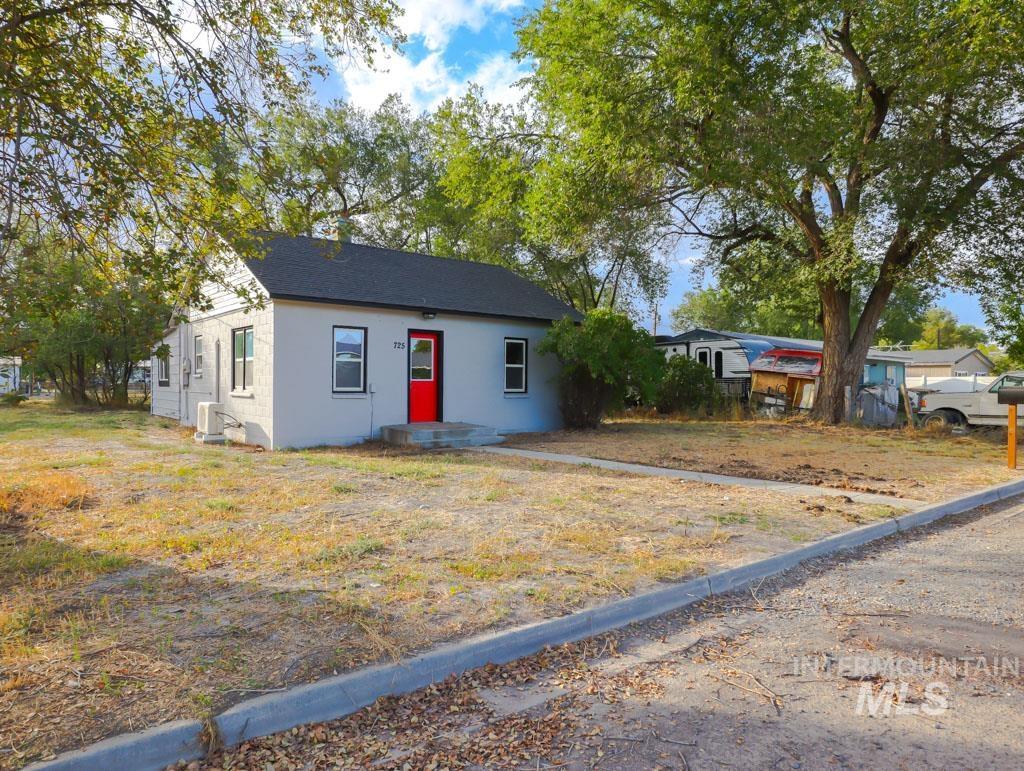 725 15th St. N., Vale, Oregon 97918-0000, 3 Bedrooms, 1.5 Bathrooms, Residential For Sale, Price $229,000, 98925286