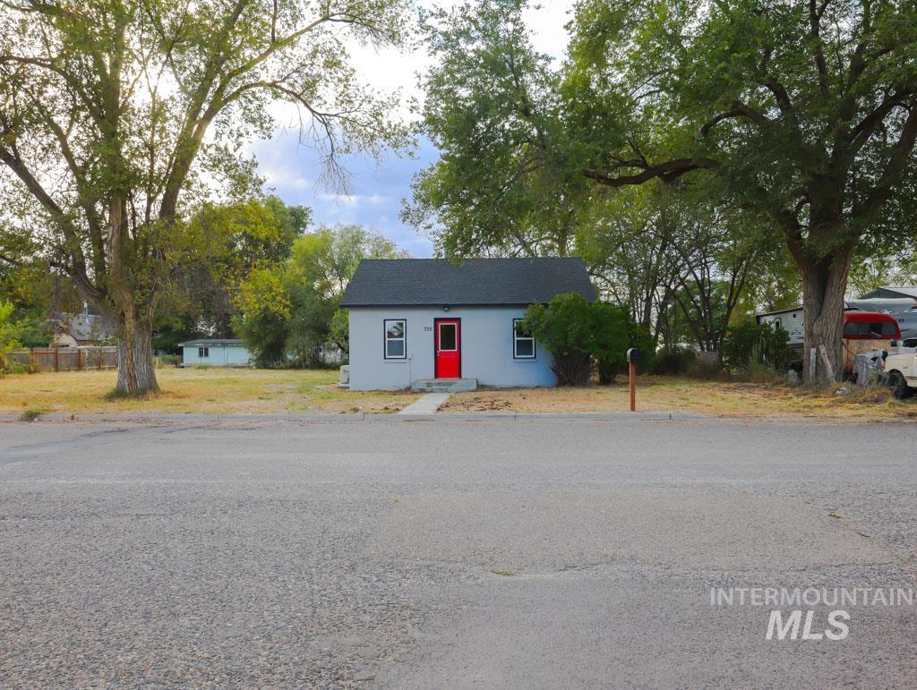 725 15th St. N., Vale, Oregon 97918-0000, 3 Bedrooms, 1.5 Bathrooms, Residential For Sale, Price $229,000, 98925286