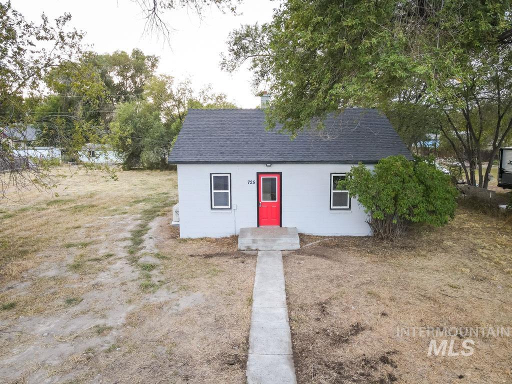 725 15th St. N., Vale, Oregon 97918-0000, 3 Bedrooms, 1.5 Bathrooms, Residential For Sale, Price $229,000, 98925286