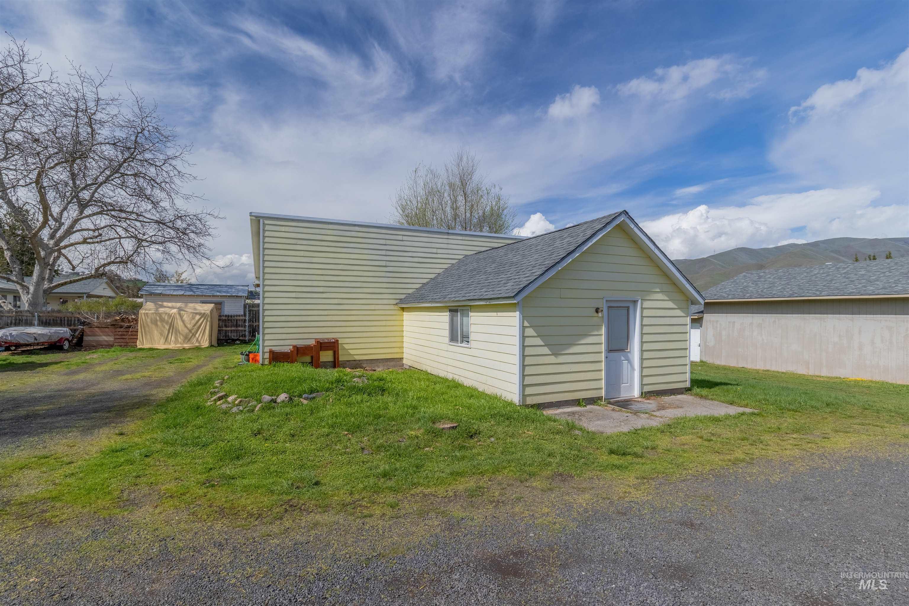 1540 Elm St, Clarkston, Washington 99403, 3 Bedrooms, 1 Bathroom, Residential Income For Sale, Price $589,000, 98925311