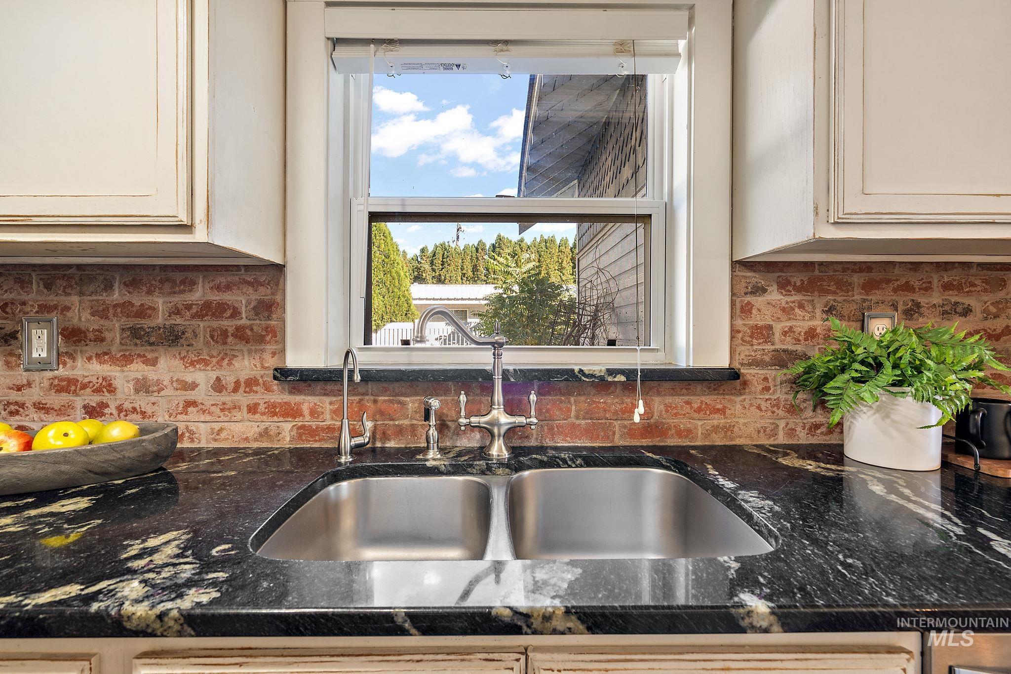 218 W Elm, New Plymouth, Idaho 83655, 3 Bedrooms, 2 Bathrooms, Residential For Sale, Price $389,000, 98925341
