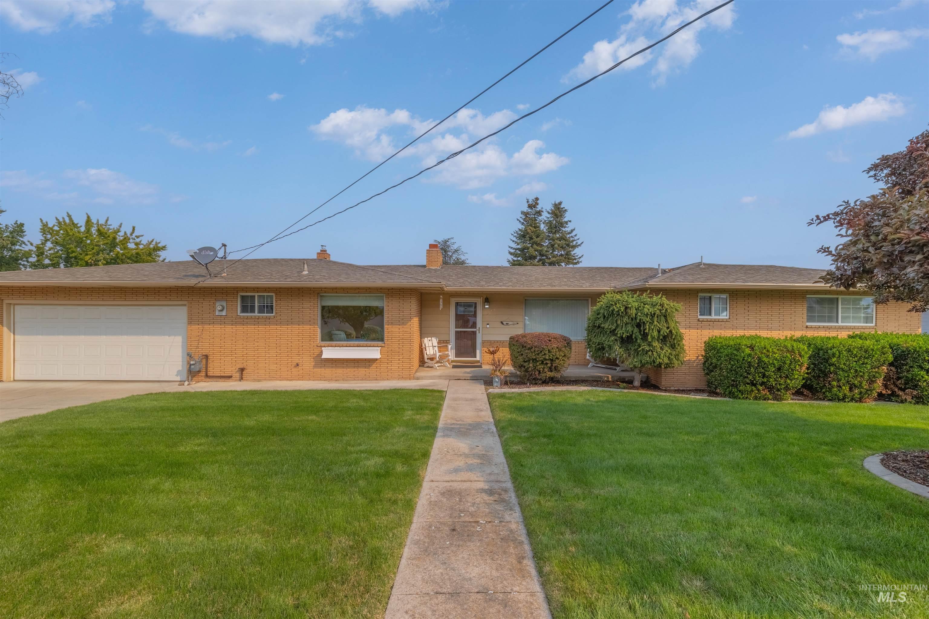 311 21st Avenue, Lewiston, Idaho 83501, 4 Bedrooms, 2.5 Bathrooms, Residential For Sale, Price $525,000, 98925342