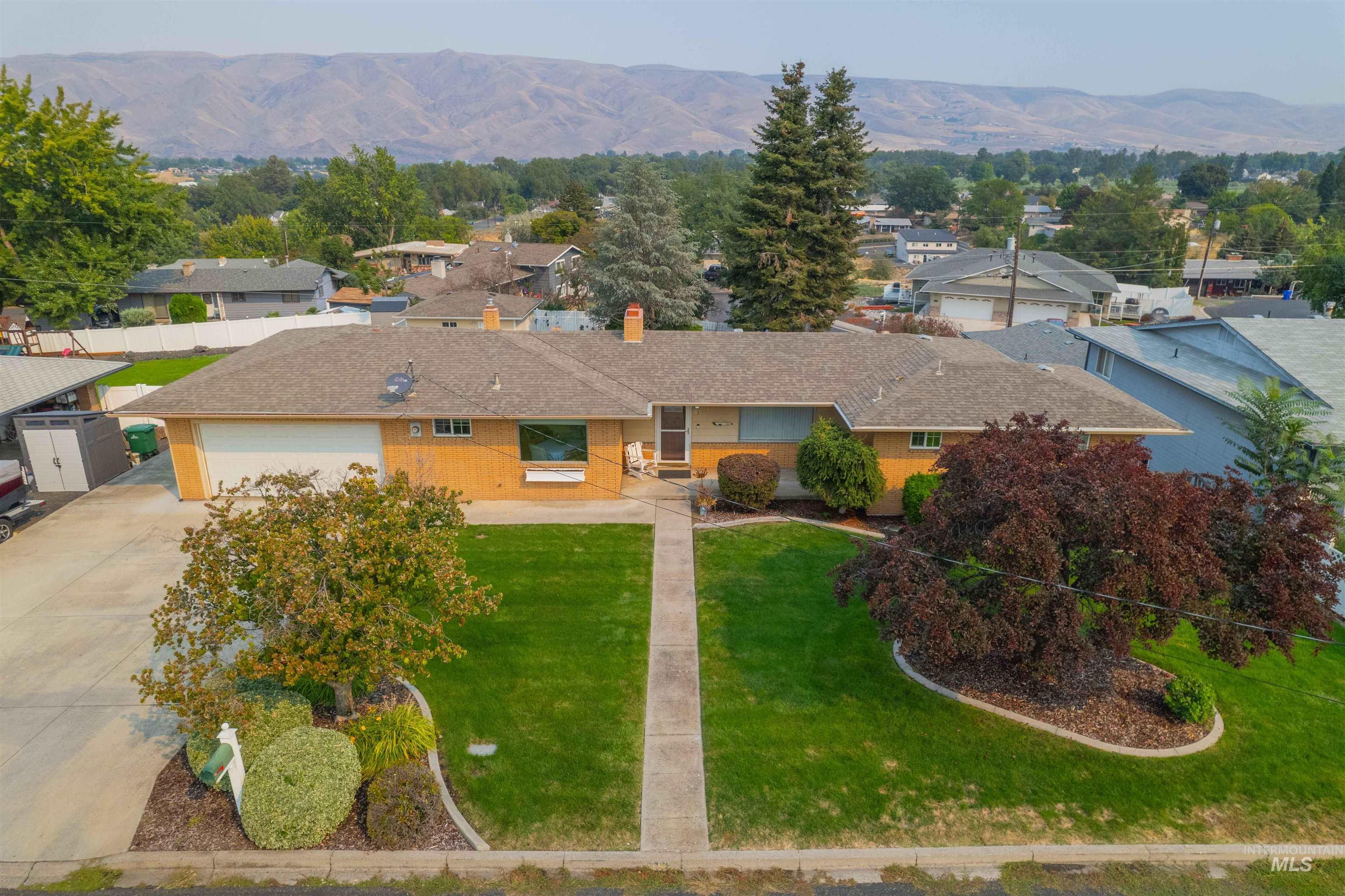 311 21st Avenue, Lewiston, Idaho 83501, 4 Bedrooms, 2.5 Bathrooms, Residential For Sale, Price $525,000, 98925342