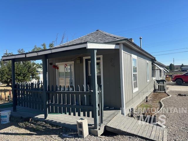 94 N Oneida, Glenns Ferry, Idaho 83623, 3 Bedrooms, 3 Bathrooms, Residential For Sale, Price $284,000, 98925343