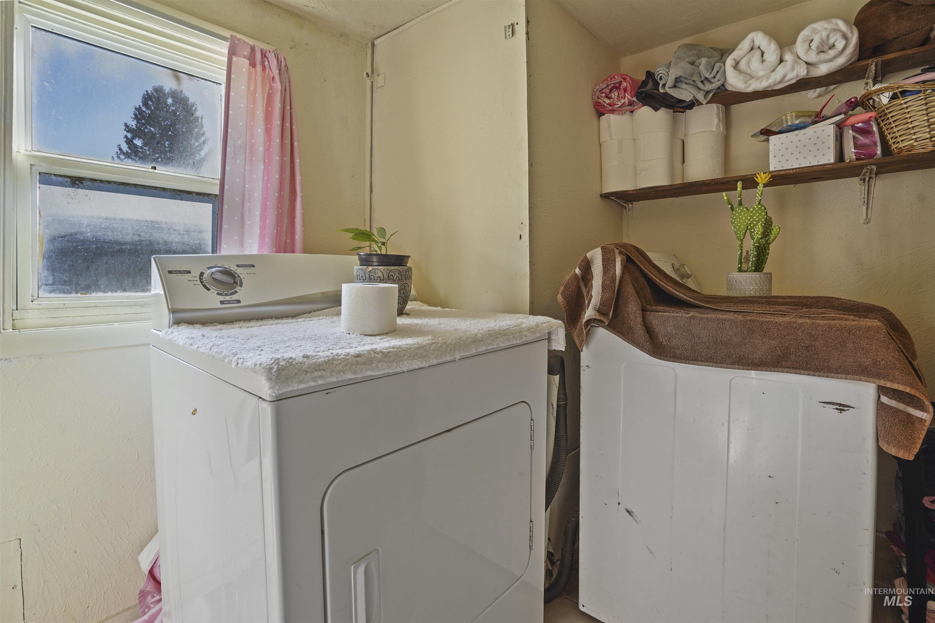 20507 G Street, Rupert, Idaho 83350, 2 Bedrooms, 1 Bathroom, Residential Income For Sale, Price $375,000, 98925352