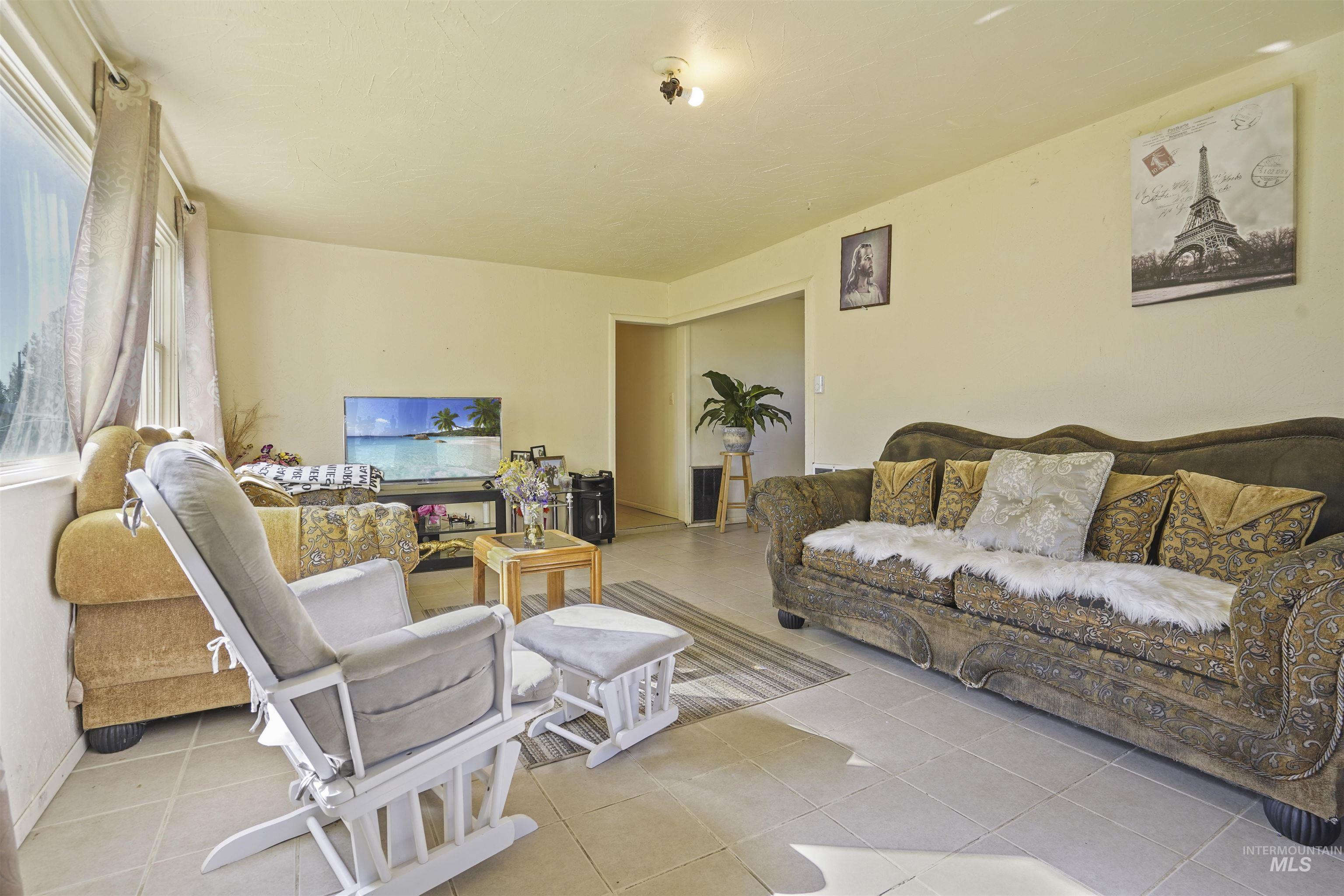 20507 G Street, Rupert, Idaho 83350, 2 Bedrooms, 1 Bathroom, Residential Income For Sale, Price $375,000, 98925352