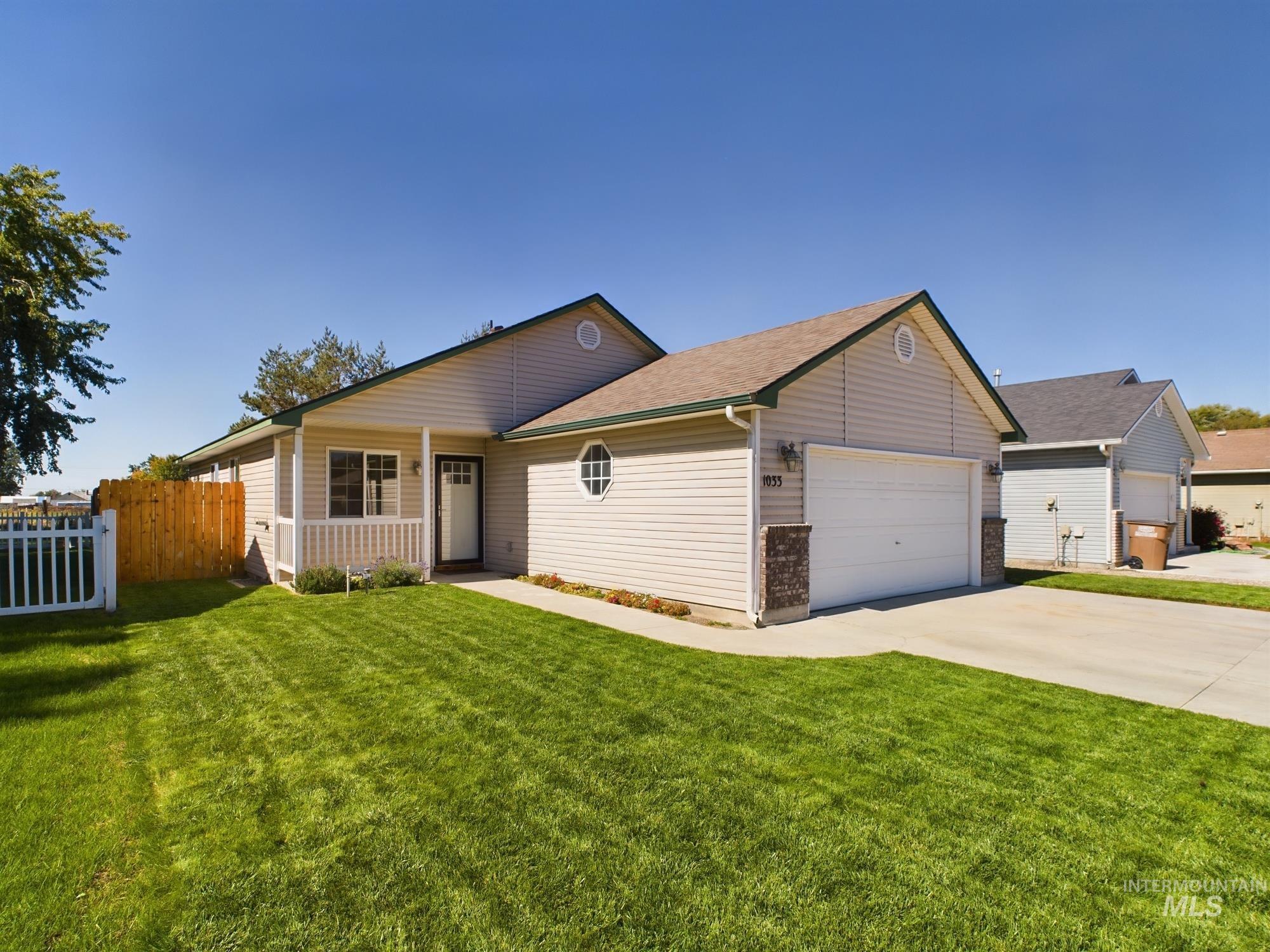 1033 S Cherokee Ave, Emmett, Idaho 83617, 3 Bedrooms, 2 Bathrooms, Residential For Sale, Price $345,000, 98925355