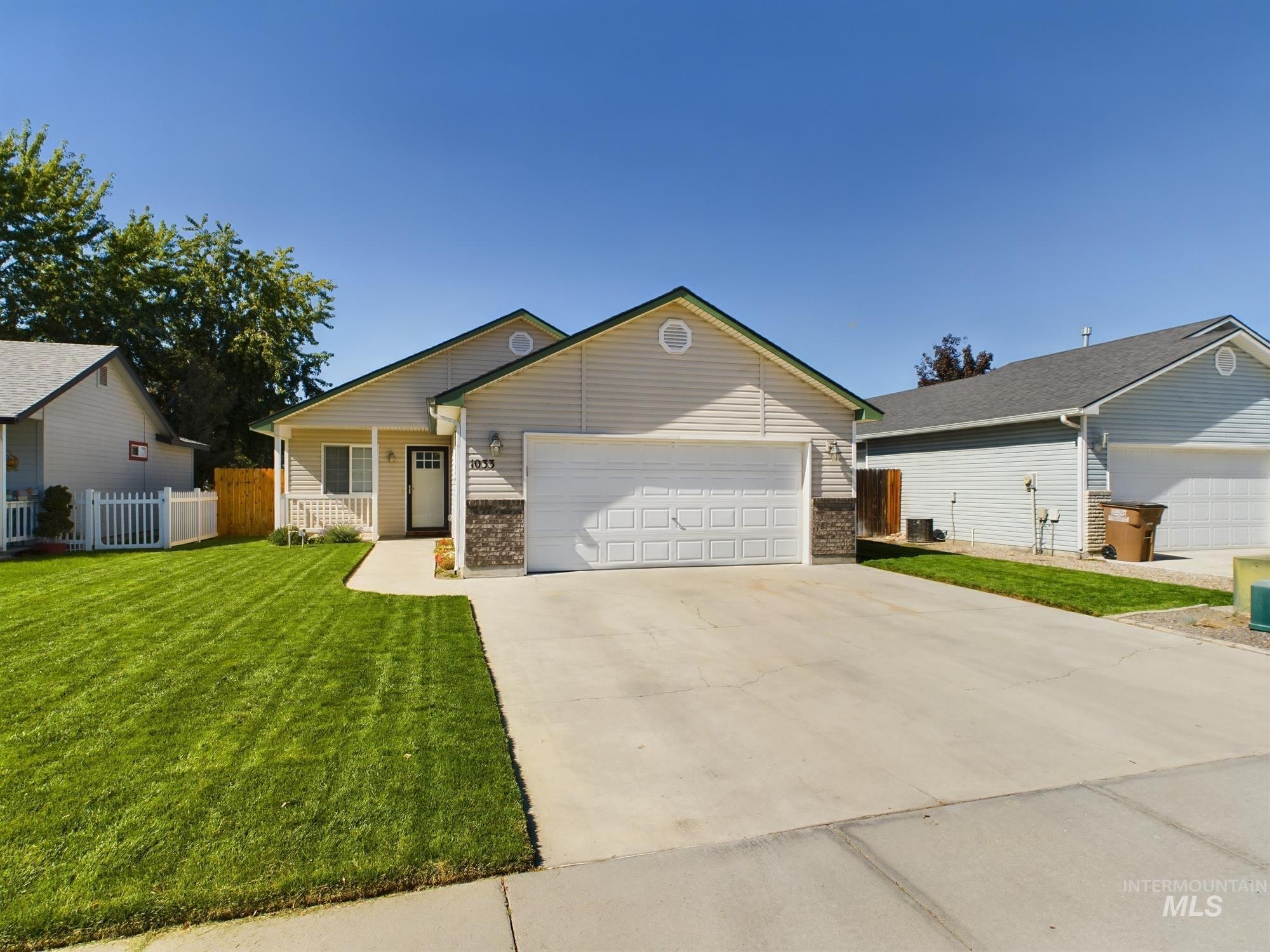 1033 S Cherokee Ave, Emmett, Idaho 83617, 3 Bedrooms, 2 Bathrooms, Residential For Sale, Price $345,000,MLS 98925355