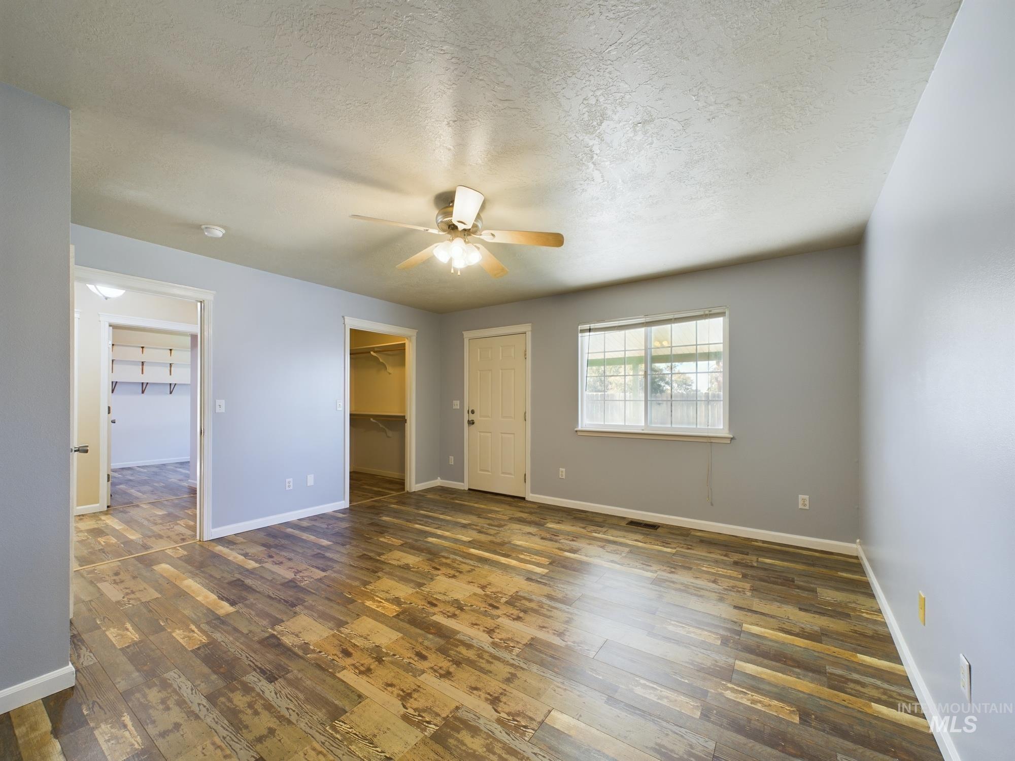 1033 S Cherokee Ave, Emmett, Idaho 83617, 3 Bedrooms, 2 Bathrooms, Residential For Sale, Price $345,000, 98925355