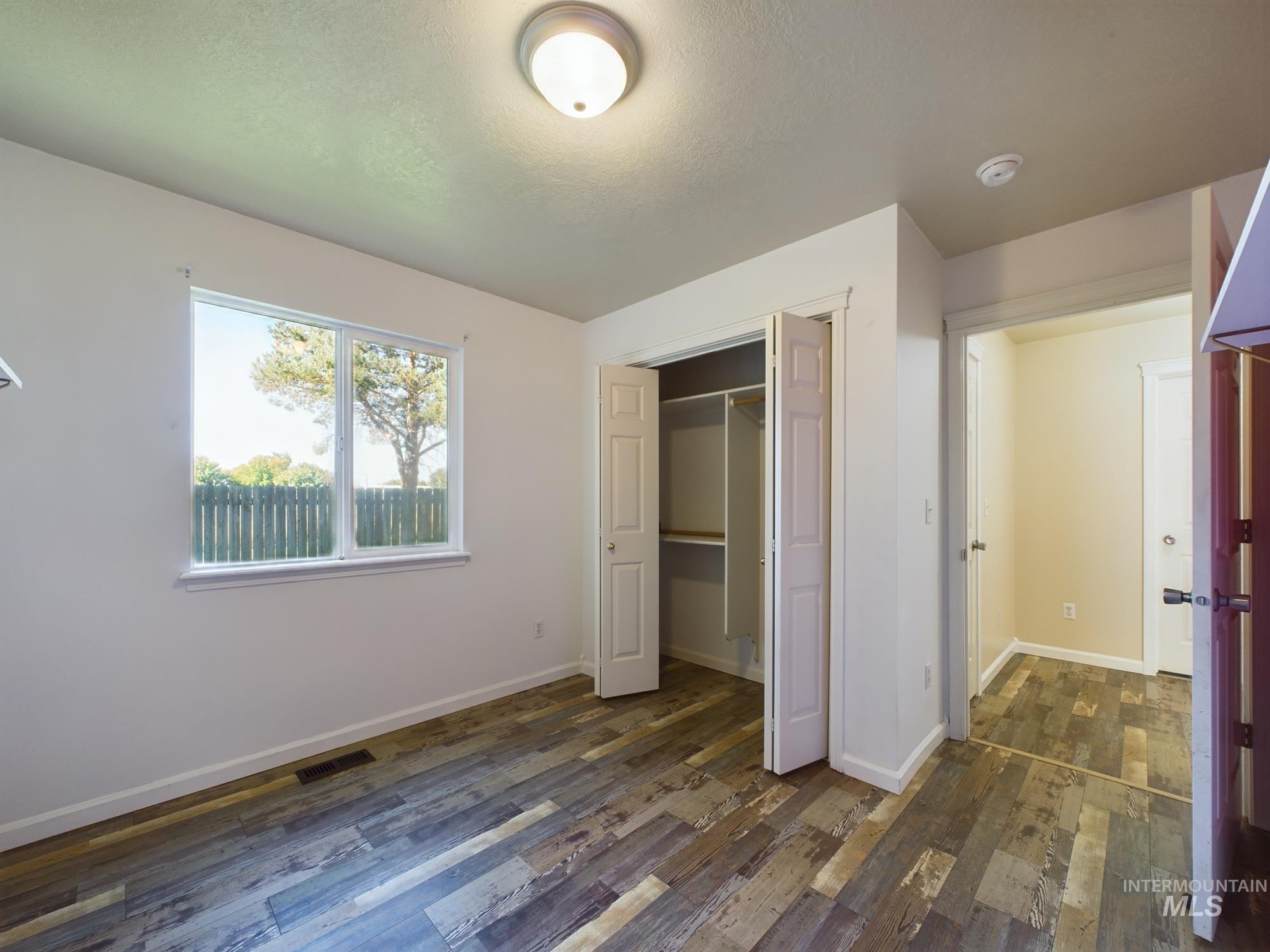 1033 S Cherokee Ave, Emmett, Idaho 83617, 3 Bedrooms, 2 Bathrooms, Residential For Sale, Price $345,000, 98925355