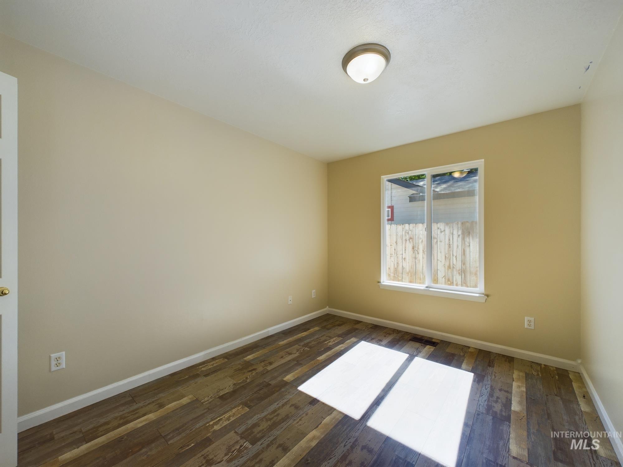 1033 S Cherokee Ave, Emmett, Idaho 83617, 3 Bedrooms, 2 Bathrooms, Residential For Sale, Price $345,000, 98925355