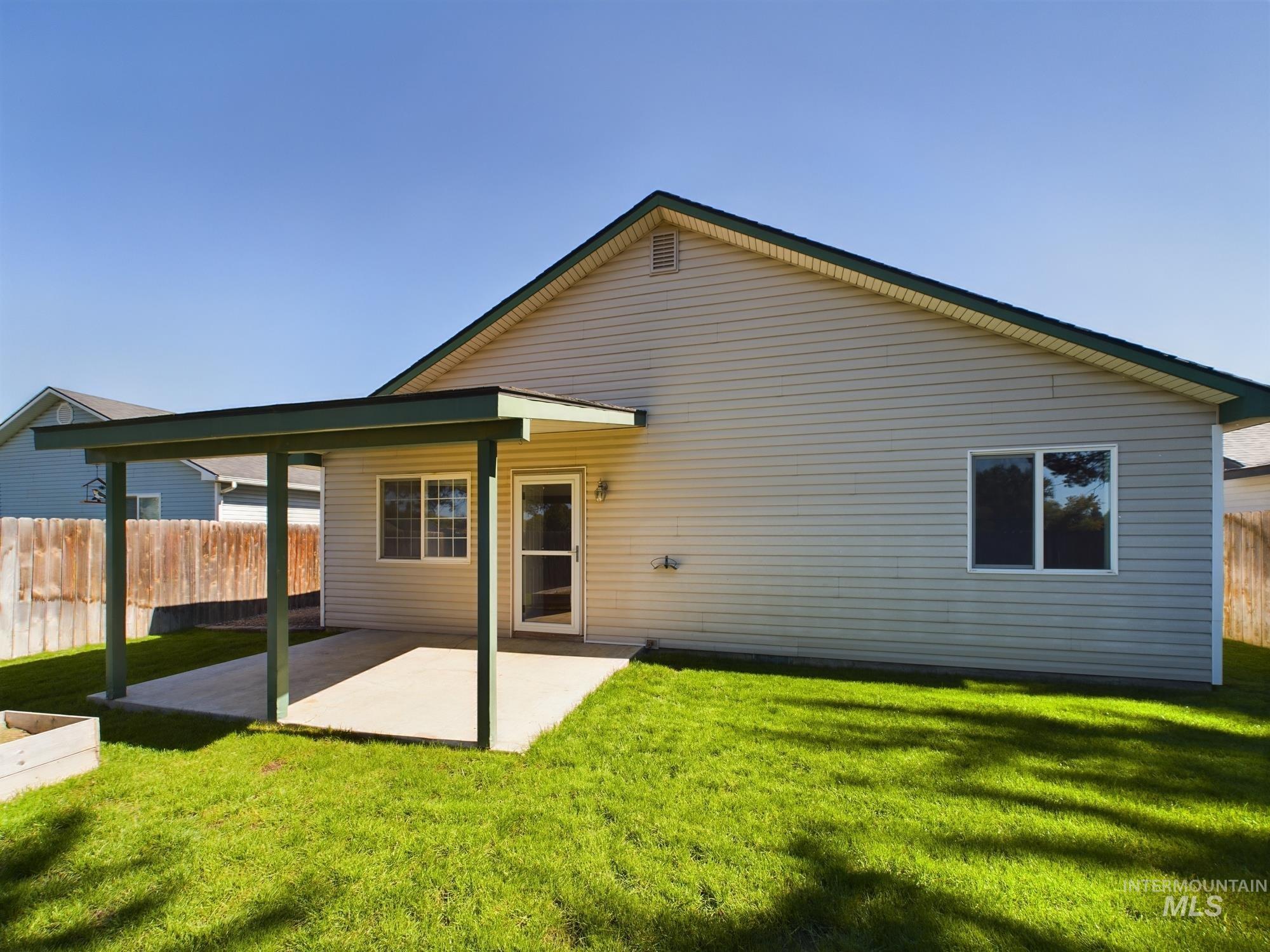 1033 S Cherokee Ave, Emmett, Idaho 83617, 3 Bedrooms, 2 Bathrooms, Residential For Sale, Price $345,000, 98925355
