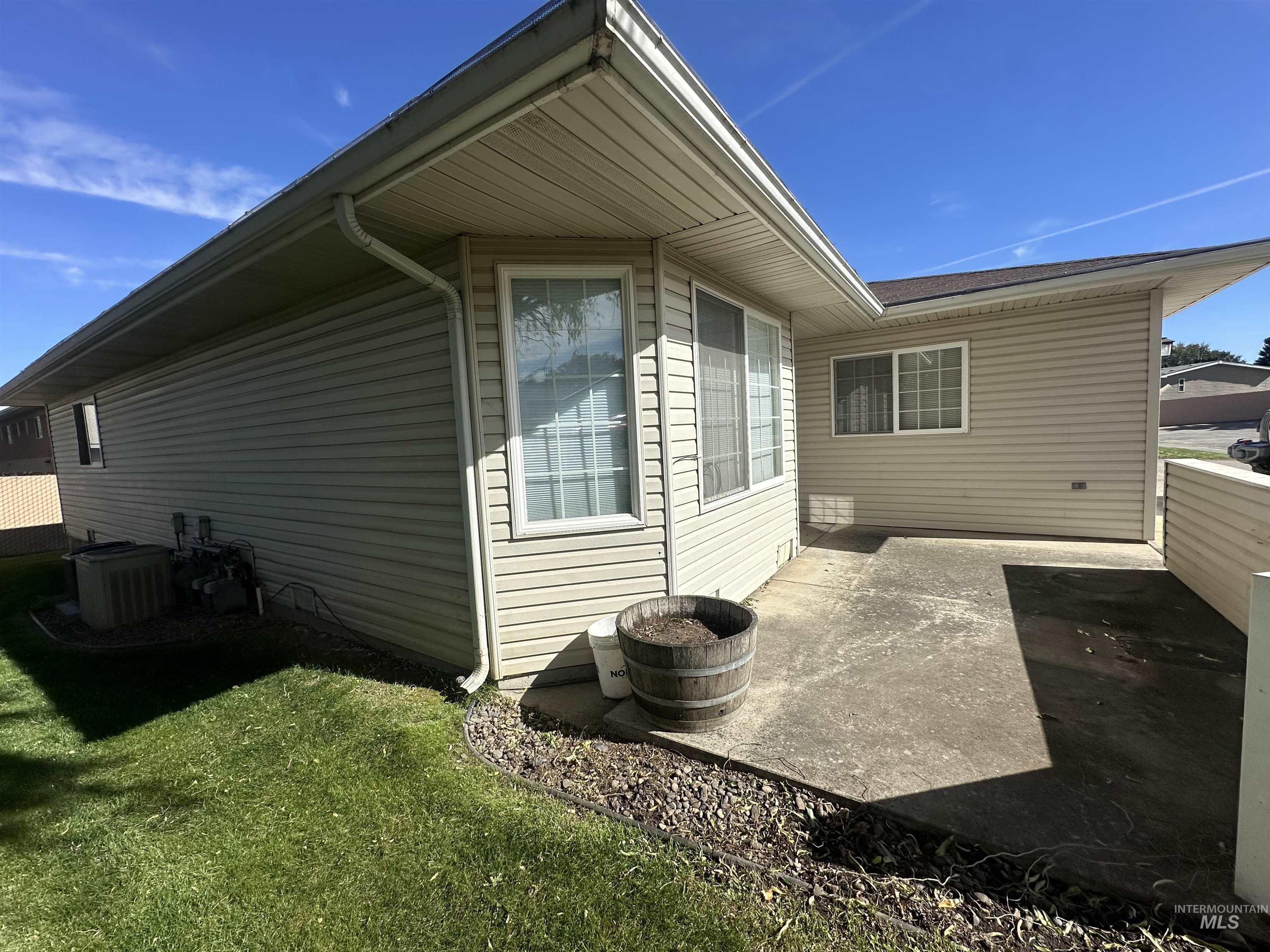 3213 5th Street, Lewiston, Idaho 83501, 2 Bedrooms, 2 Bathrooms, Residential For Sale, Price $275,000, 98925356