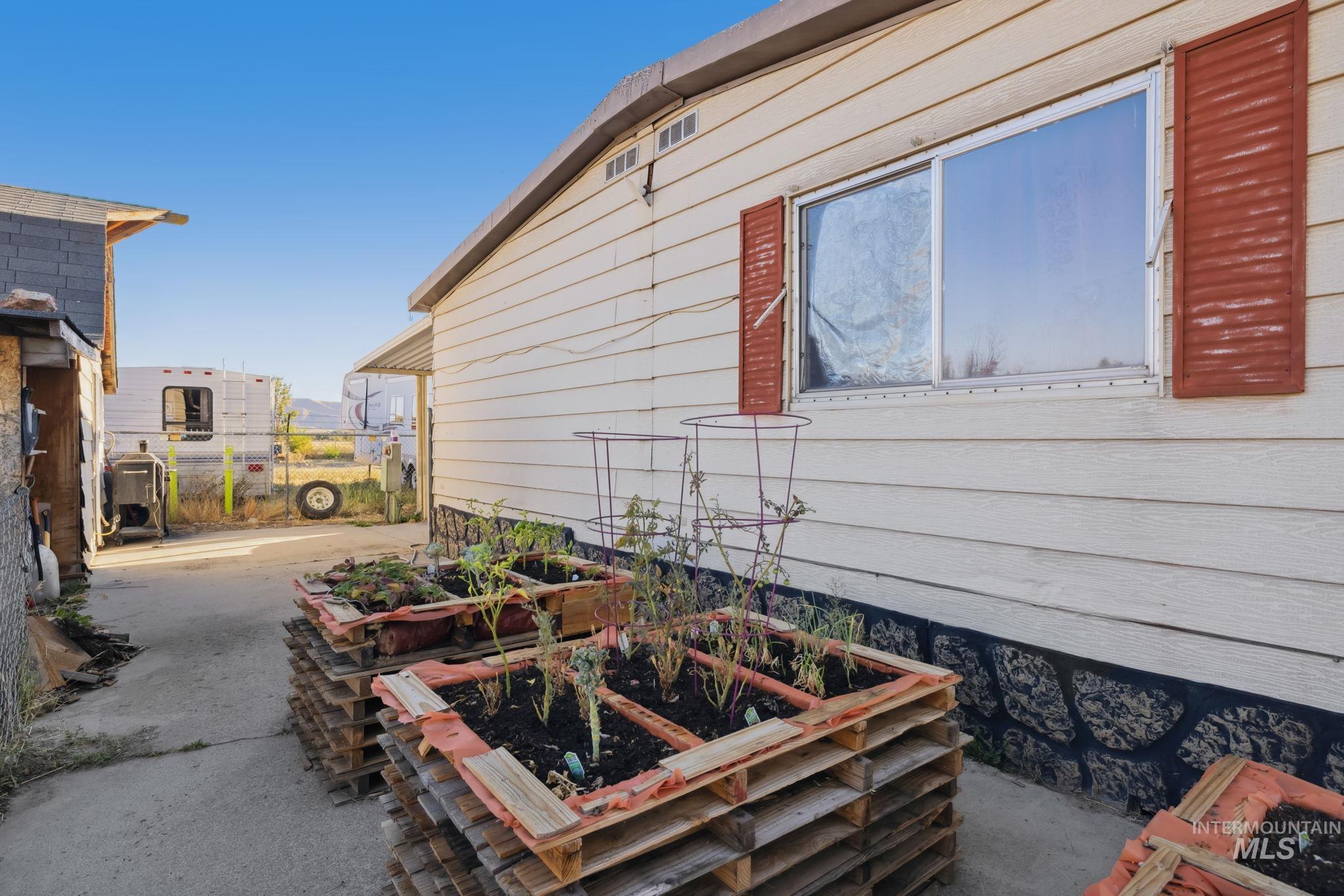 701 Monte Vista Drive, Emmett, Idaho 83617, 3 Bedrooms, 2 Bathrooms, Residential For Sale, Price $100,000, 98925357