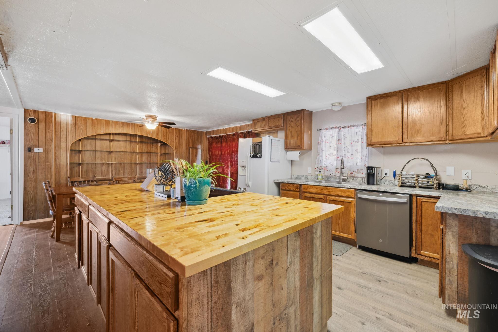 701 Monte Vista Drive, Emmett, Idaho 83617, 3 Bedrooms, 2 Bathrooms, Residential For Sale, Price $100,000, 98925357