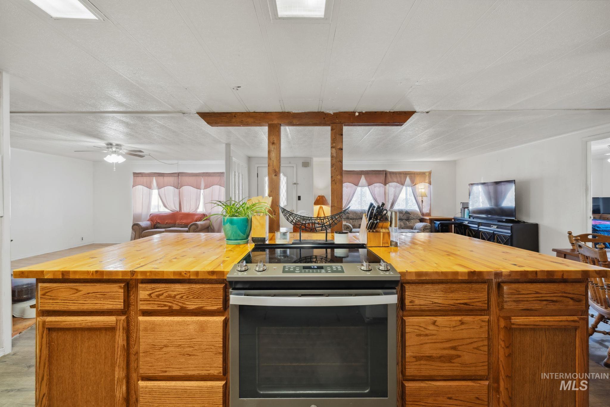 701 Monte Vista Drive, Emmett, Idaho 83617, 3 Bedrooms, 2 Bathrooms, Residential For Sale, Price $100,000, 98925357