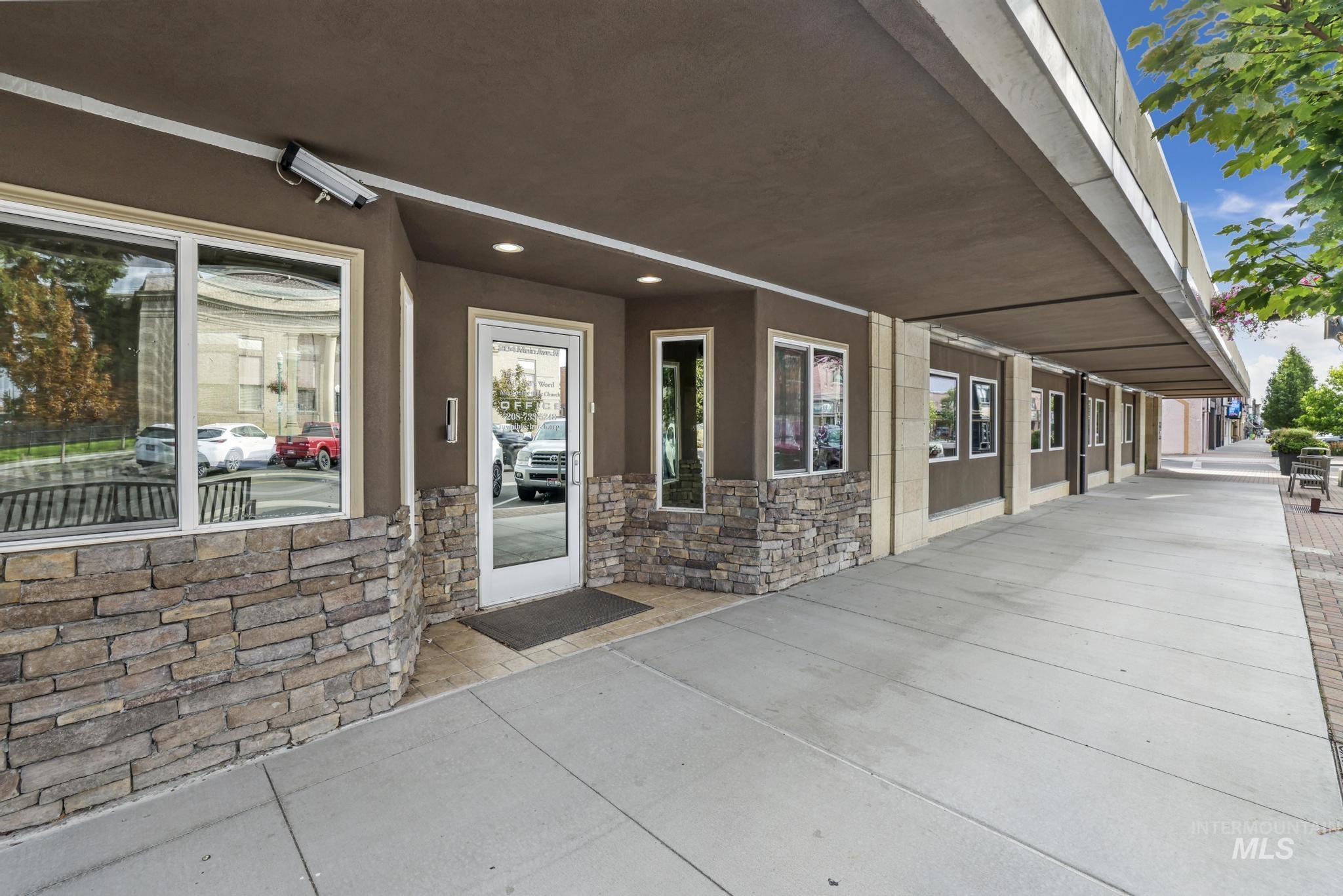 204 Main Ave N, Twin Falls, Idaho 83301, 24 Rooms, Business/Commercial For Sale, Price $3,295,000, 98925358