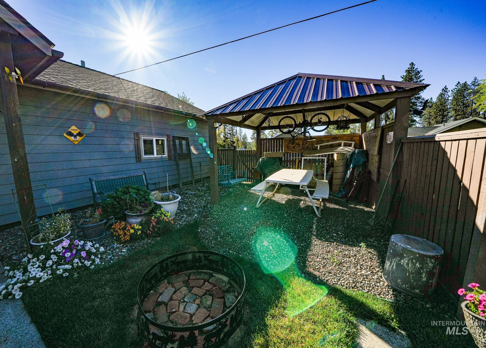 302 Spalding, Winchester, Idaho 83555, 2 Bedrooms, 1 Bathroom, Residential For Sale, Price $325,000, 98925370