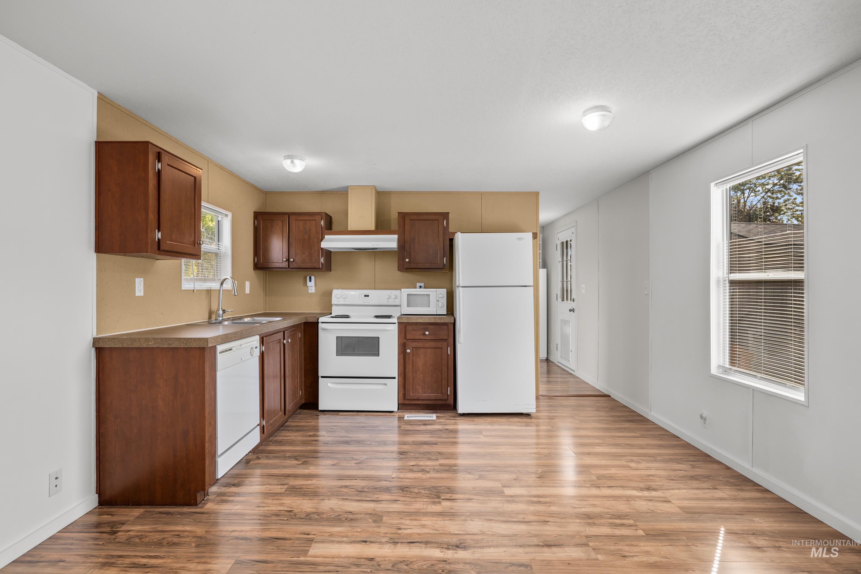 4117 Bear Valley Dr, Nampa, Idaho 83687, 2 Bedrooms, 1 Bathroom, Residential For Sale, Price $155,000, 98925376