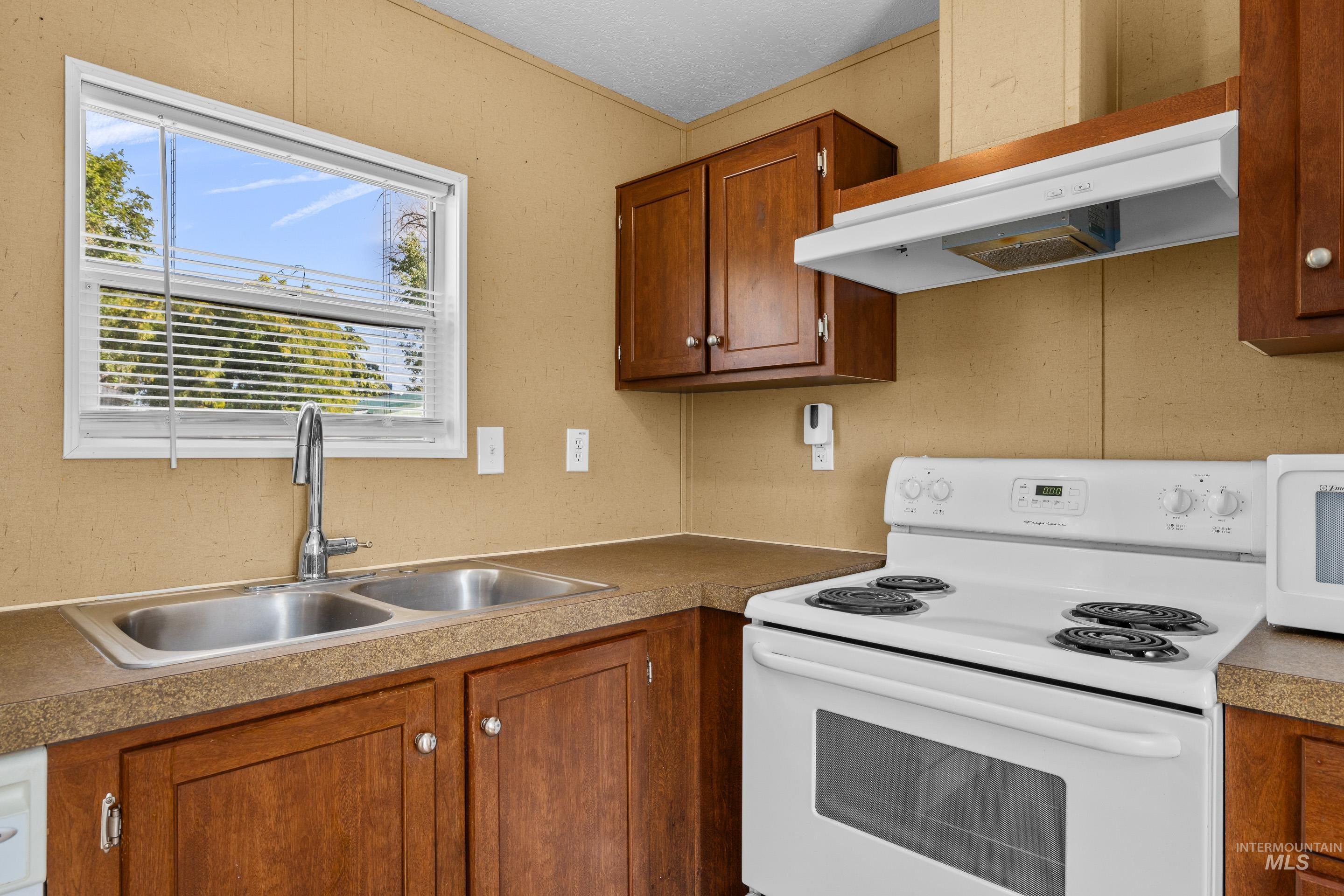4117 Bear Valley Dr, Nampa, Idaho 83687, 2 Bedrooms, 1 Bathroom, Residential For Sale, Price $155,000, 98925376
