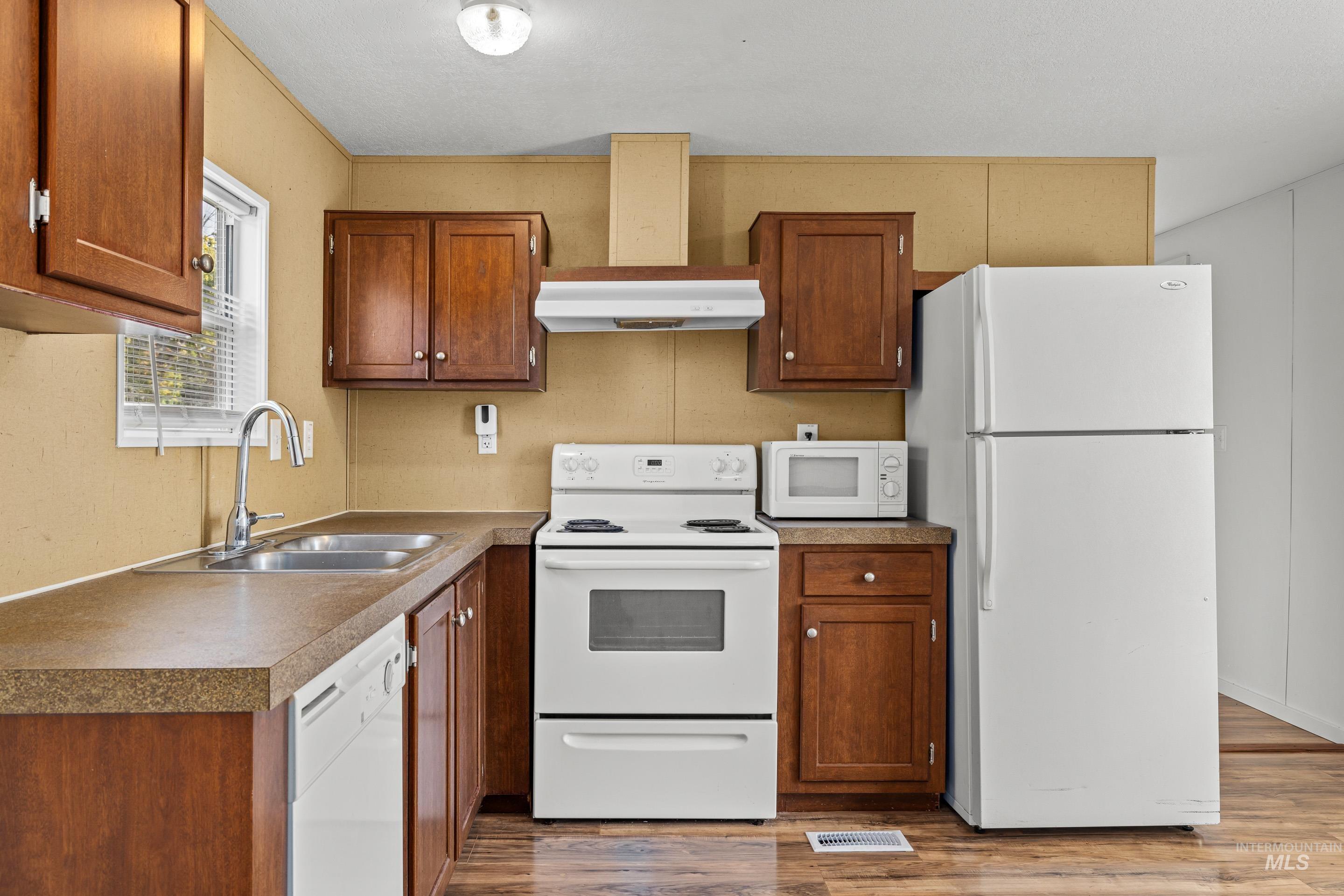 4117 Bear Valley Dr, Nampa, Idaho 83687, 2 Bedrooms, 1 Bathroom, Residential For Sale, Price $155,000, 98925376