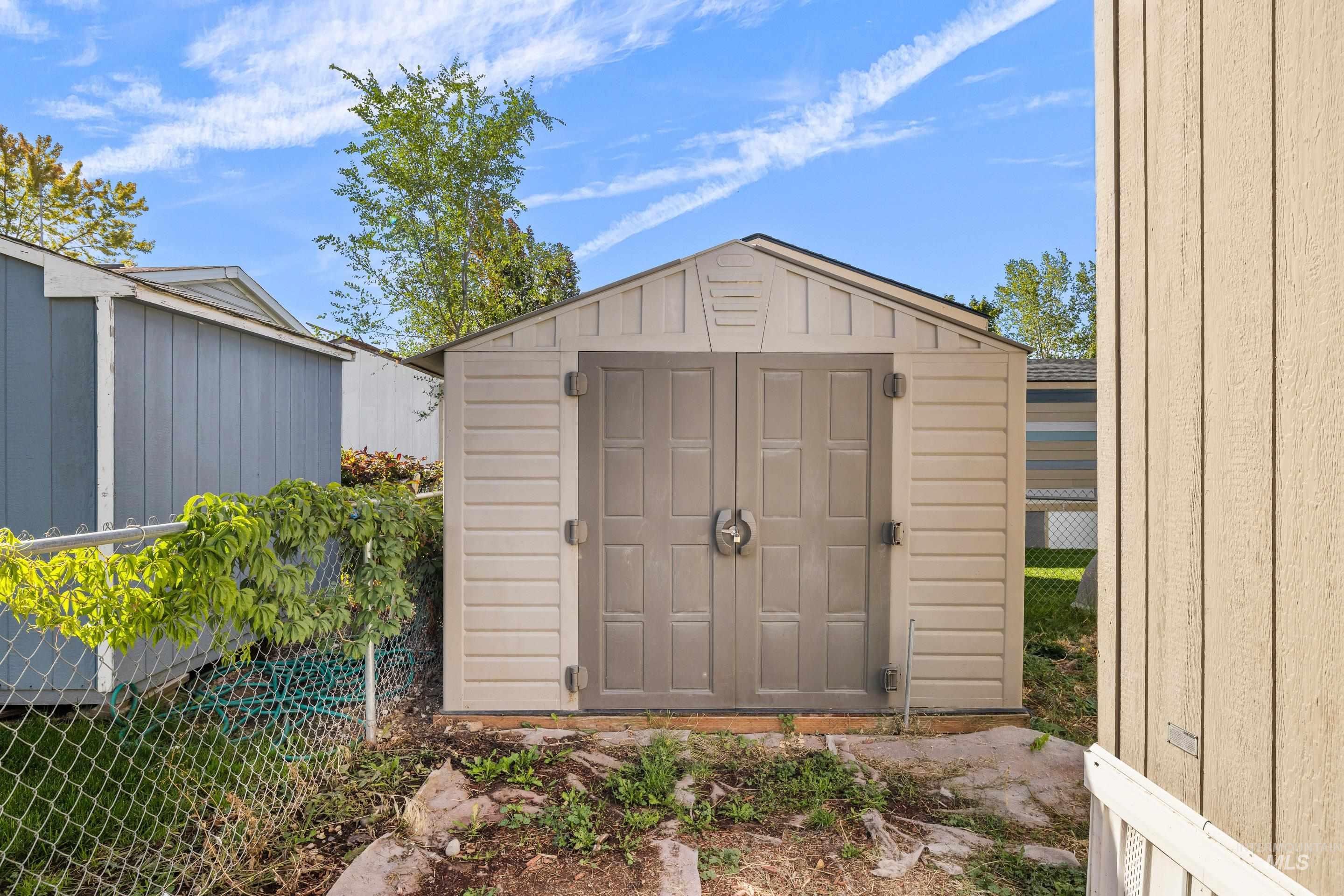 4117 Bear Valley Dr, Nampa, Idaho 83687, 2 Bedrooms, 1 Bathroom, Residential For Sale, Price $155,000, 98925376
