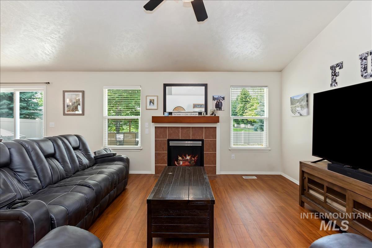 3663 S Ascaino Ave, Meridian, Idaho 83642, 4 Bedrooms, 2.5 Bathrooms, Residential For Sale, Price $454,900, 98925401
