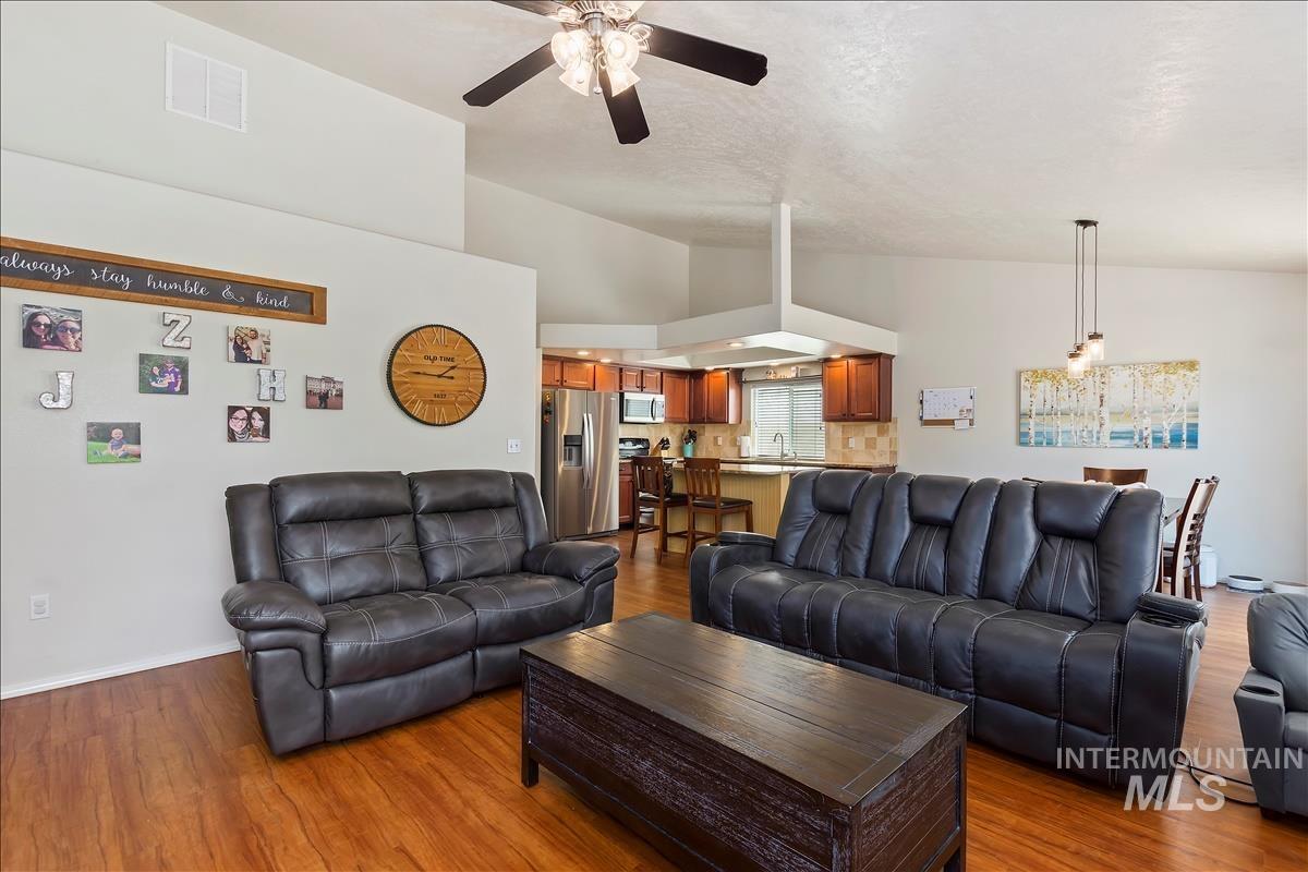 3663 S Ascaino Ave, Meridian, Idaho 83642, 4 Bedrooms, 2.5 Bathrooms, Residential For Sale, Price $454,900, 98925401