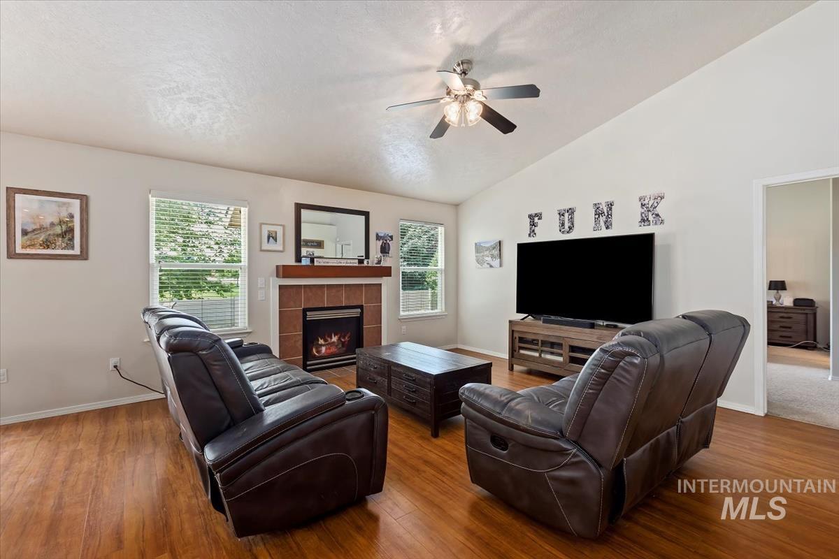 3663 S Ascaino Ave, Meridian, Idaho 83642, 4 Bedrooms, 2.5 Bathrooms, Residential For Sale, Price $454,900, 98925401