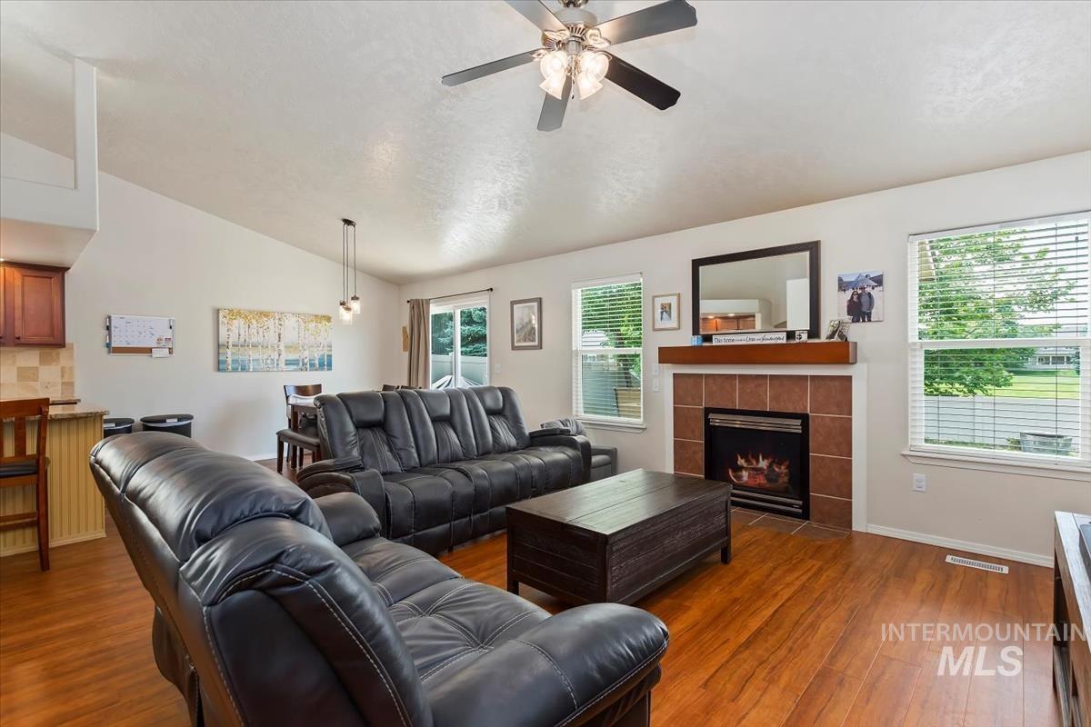 3663 S Ascaino Ave, Meridian, Idaho 83642, 4 Bedrooms, 2.5 Bathrooms, Residential For Sale, Price $454,900, 98925401