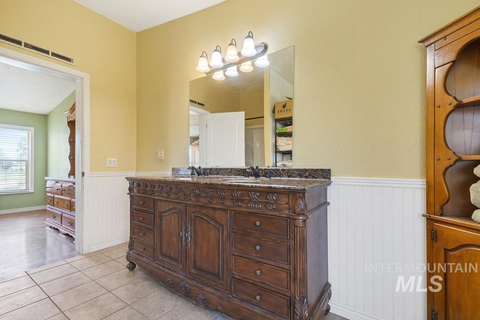 6980 Whitley Dr., Fruitland, Idaho 83619, 3 Bedrooms, 2 Bathrooms, Residential For Sale, Price $375,000, 98925406