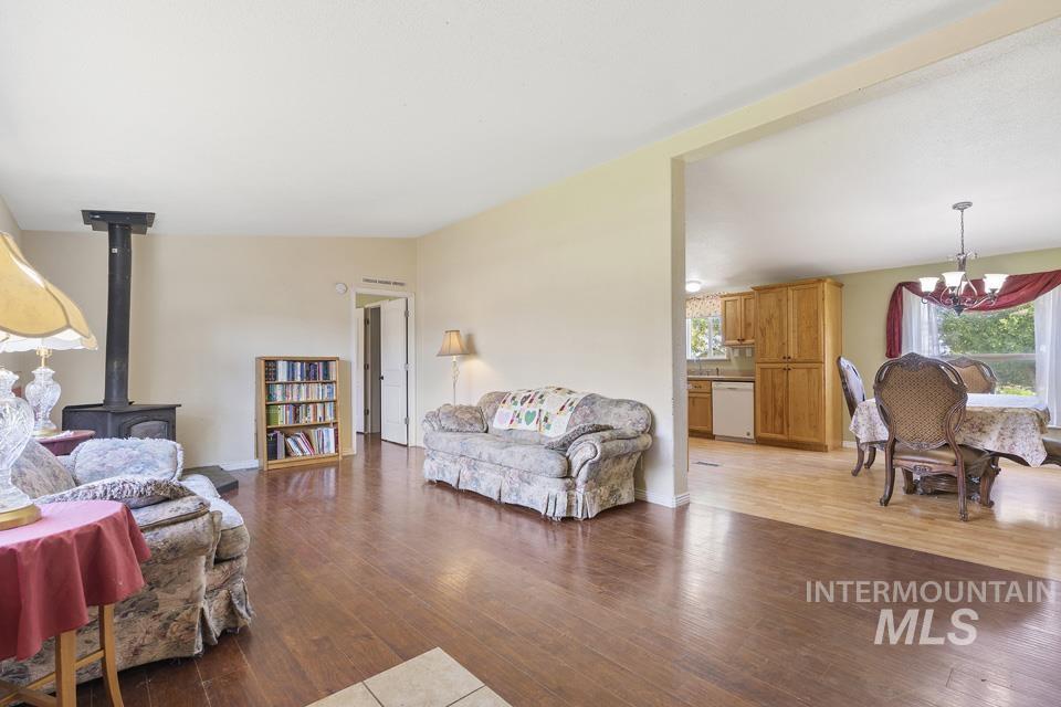 6980 Whitley Dr., Fruitland, Idaho 83619, 3 Bedrooms, 2 Bathrooms, Residential For Sale, Price $375,000, 98925406