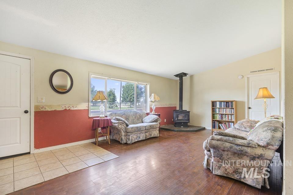 6980 Whitley Dr., Fruitland, Idaho 83619, 3 Bedrooms, 2 Bathrooms, Residential For Sale, Price $375,000, 98925406