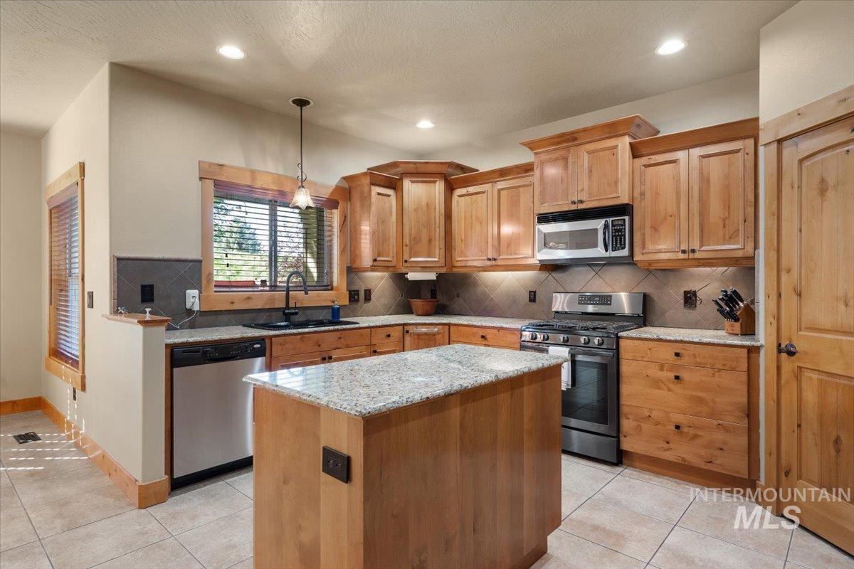 857 E Yucca Canyon St, Meridian, Idaho 83646, 4 Bedrooms, 3 Bathrooms, Residential For Sale, Price $799,000, 98925407