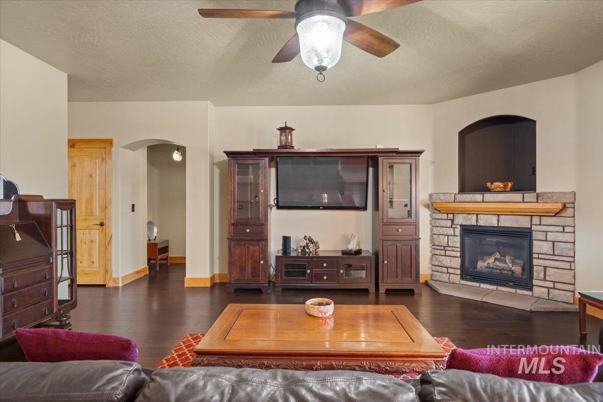 857 E Yucca Canyon St, Meridian, Idaho 83646, 4 Bedrooms, 3 Bathrooms, Residential For Sale, Price $799,000, 98925407