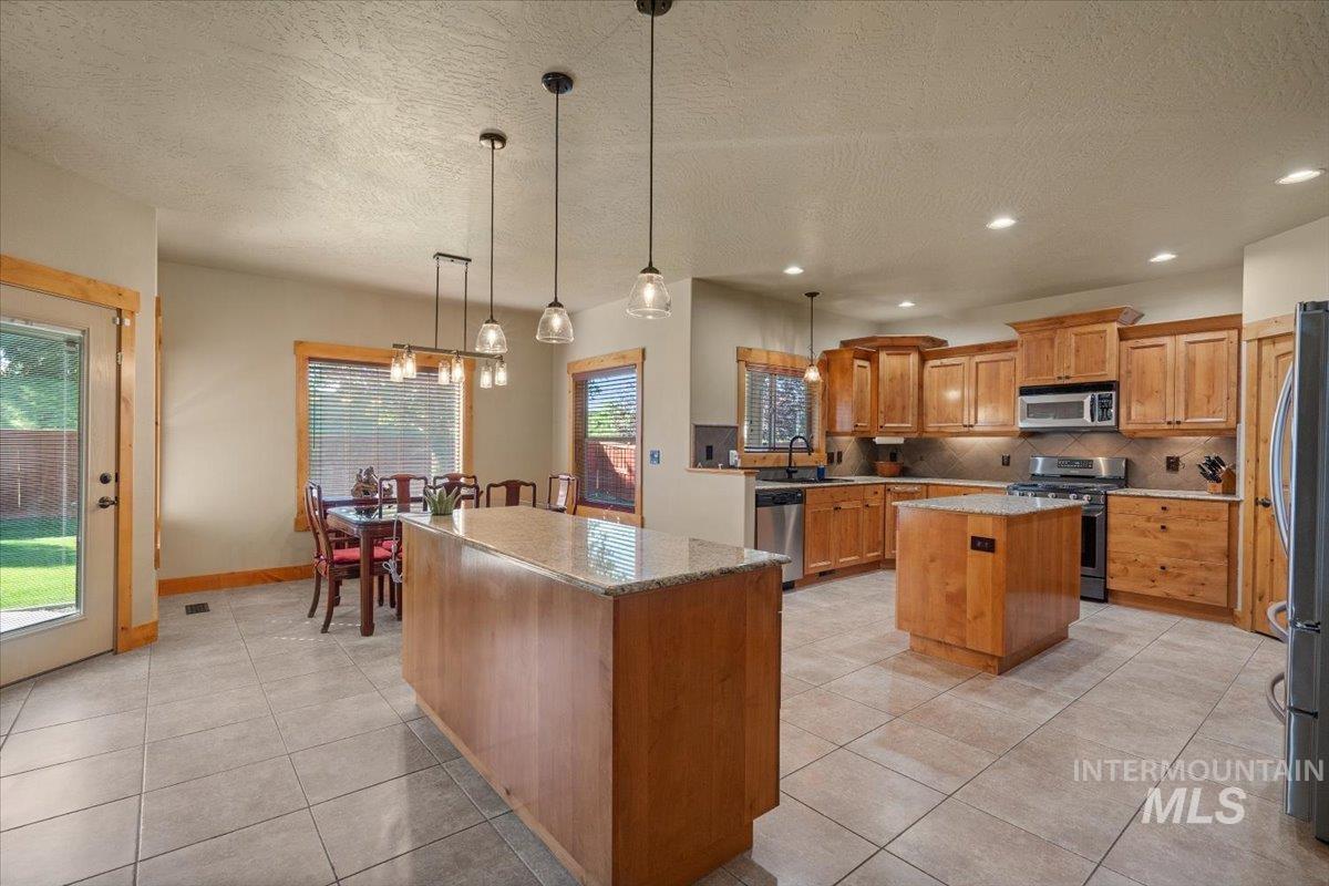 857 E Yucca Canyon St, Meridian, Idaho 83646, 4 Bedrooms, 3 Bathrooms, Residential For Sale, Price $799,000, 98925407