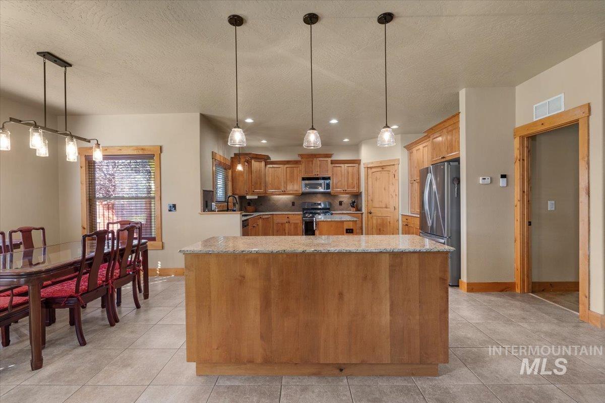 857 E Yucca Canyon St, Meridian, Idaho 83646, 4 Bedrooms, 3 Bathrooms, Residential For Sale, Price $799,000, 98925407